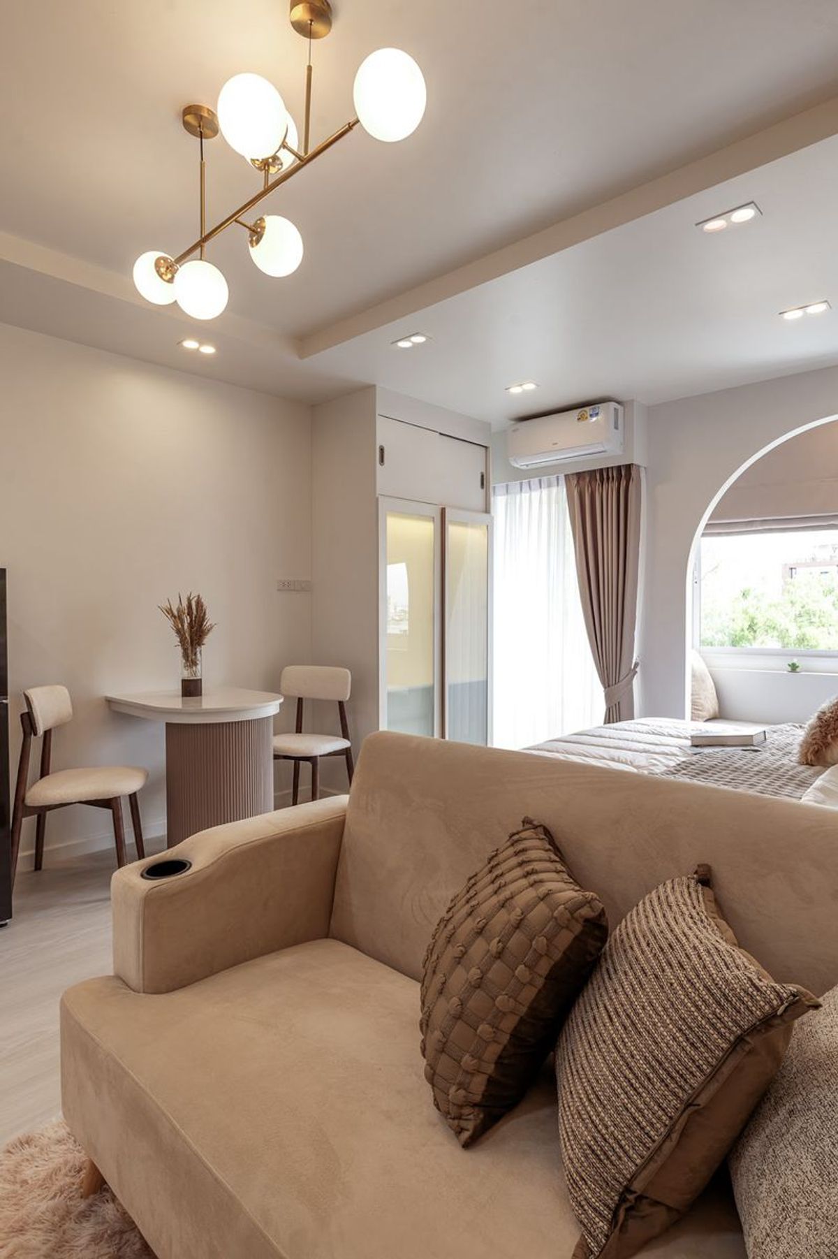 For SaleCondoChiang Mai : Condo for sale with   1 bedroom, 1 bathroom and   1 kitchen.    Space  29 sq.m. The price is at THB  1.98 million.
