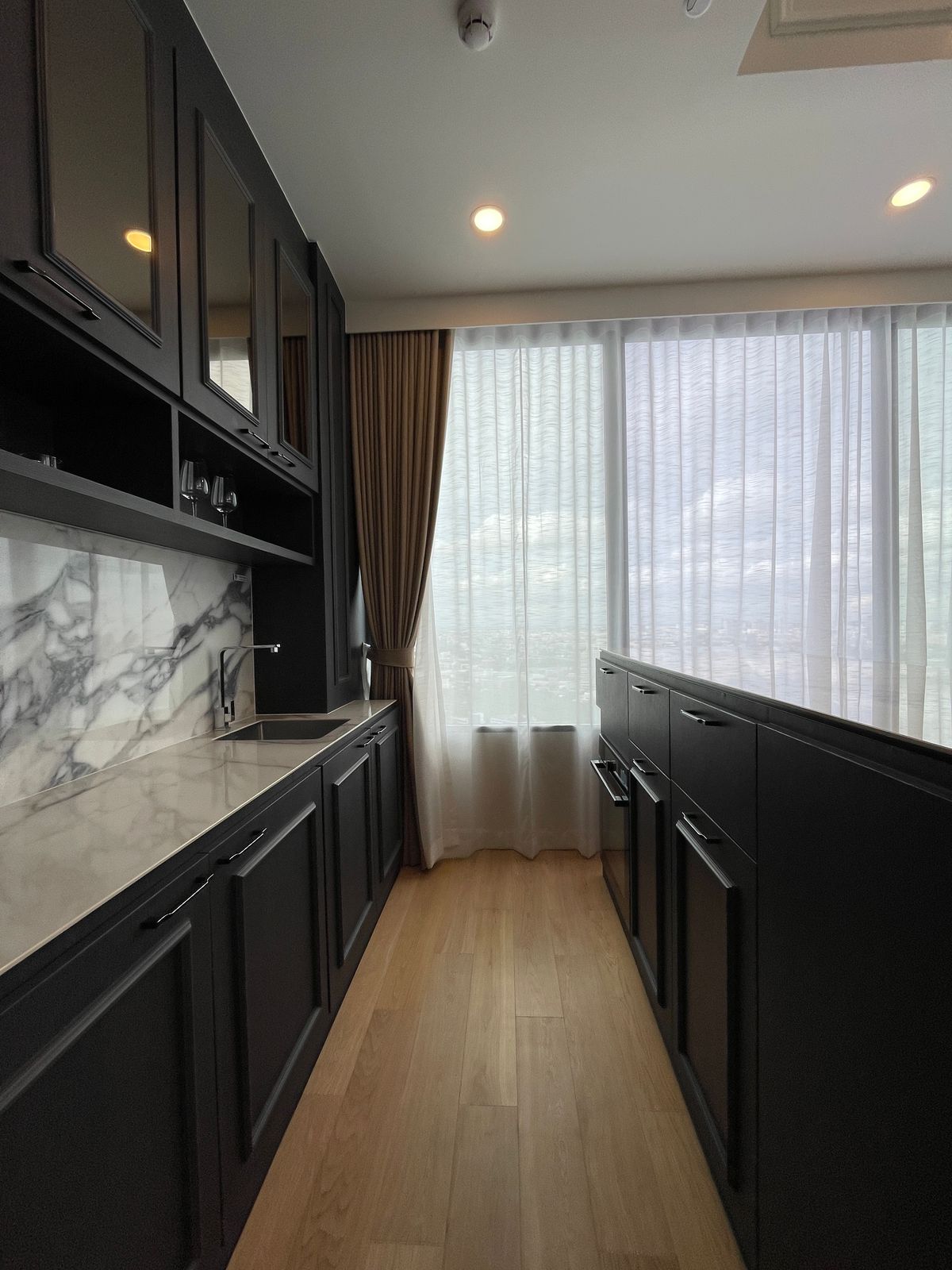 ขายคอนโดพระราม 9 เพชรบุรีตัดใหม่ RCA : ขายคอนโด แลนด์มาร์ค แอท เอ็มอาร์ทีเอ สเตชั่น: Penthouses 3 ห้องน้อน 3 ห้องน้ำ ตกแต่งครบพร้อมเข้าอยู่  นิยามใหม่ของการใช้ชีวิตใจกลางกรุงเทพฯ คอนโดมิเนียม Branded Residence โดย Cassia (Banyan Group) Mega Mixed-Use ใกล้ MRT สายสีส้ม เพียง 350 เมตร  