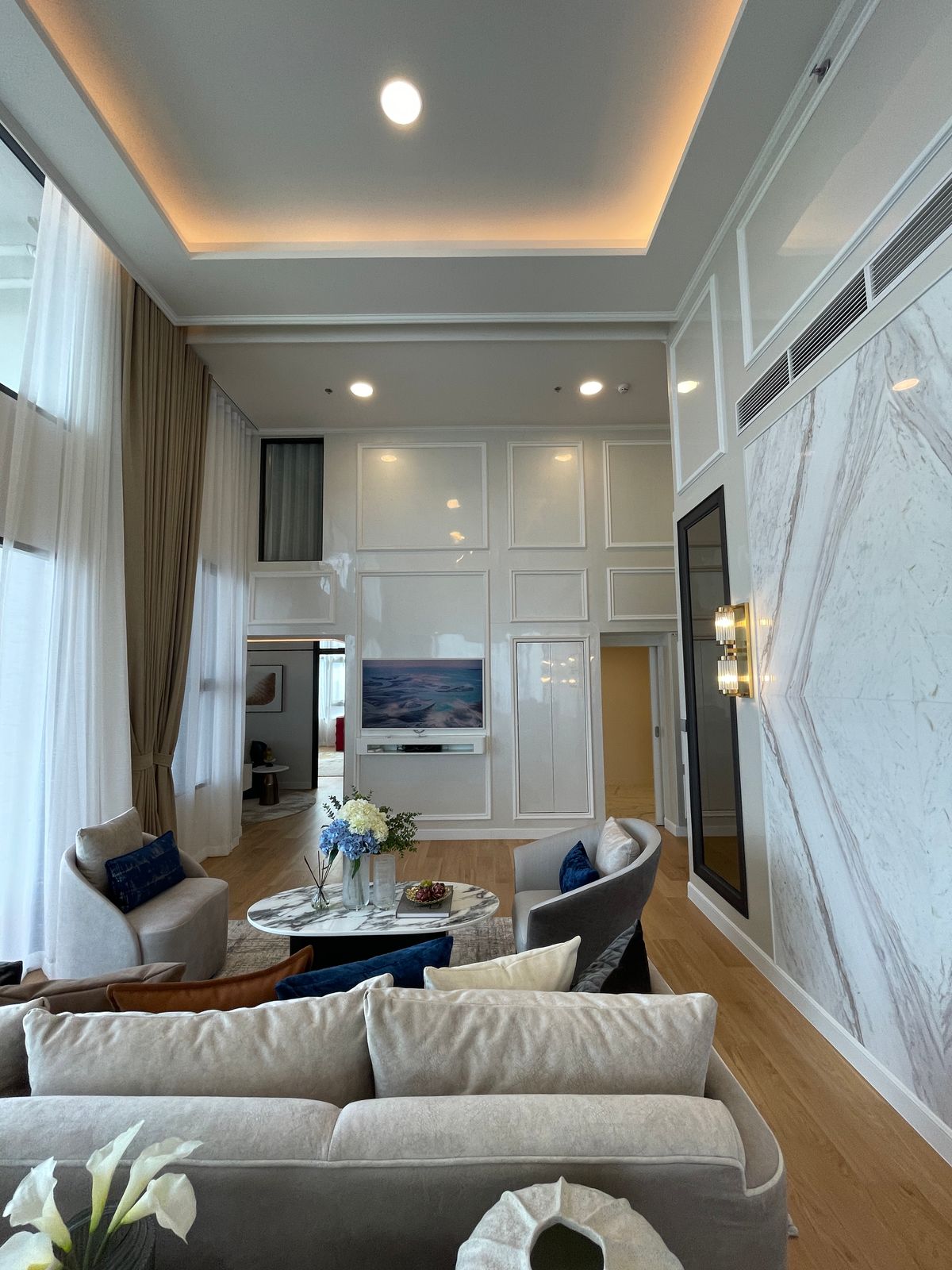 ขายคอนโดพระราม 9 เพชรบุรีตัดใหม่ RCA : ขายคอนโด แลนด์มาร์ค แอท เอ็มอาร์ทีเอ สเตชั่น: Penthouses 3 ห้องน้อน 3 ห้องน้ำ ตกแต่งครบพร้อมเข้าอยู่  นิยามใหม่ของการใช้ชีวิตใจกลางกรุงเทพฯ คอนโดมิเนียม Branded Residence โดย Cassia (Banyan Group) Mega Mixed-Use ใกล้ MRT สายสีส้ม เพียง 350 เมตร  