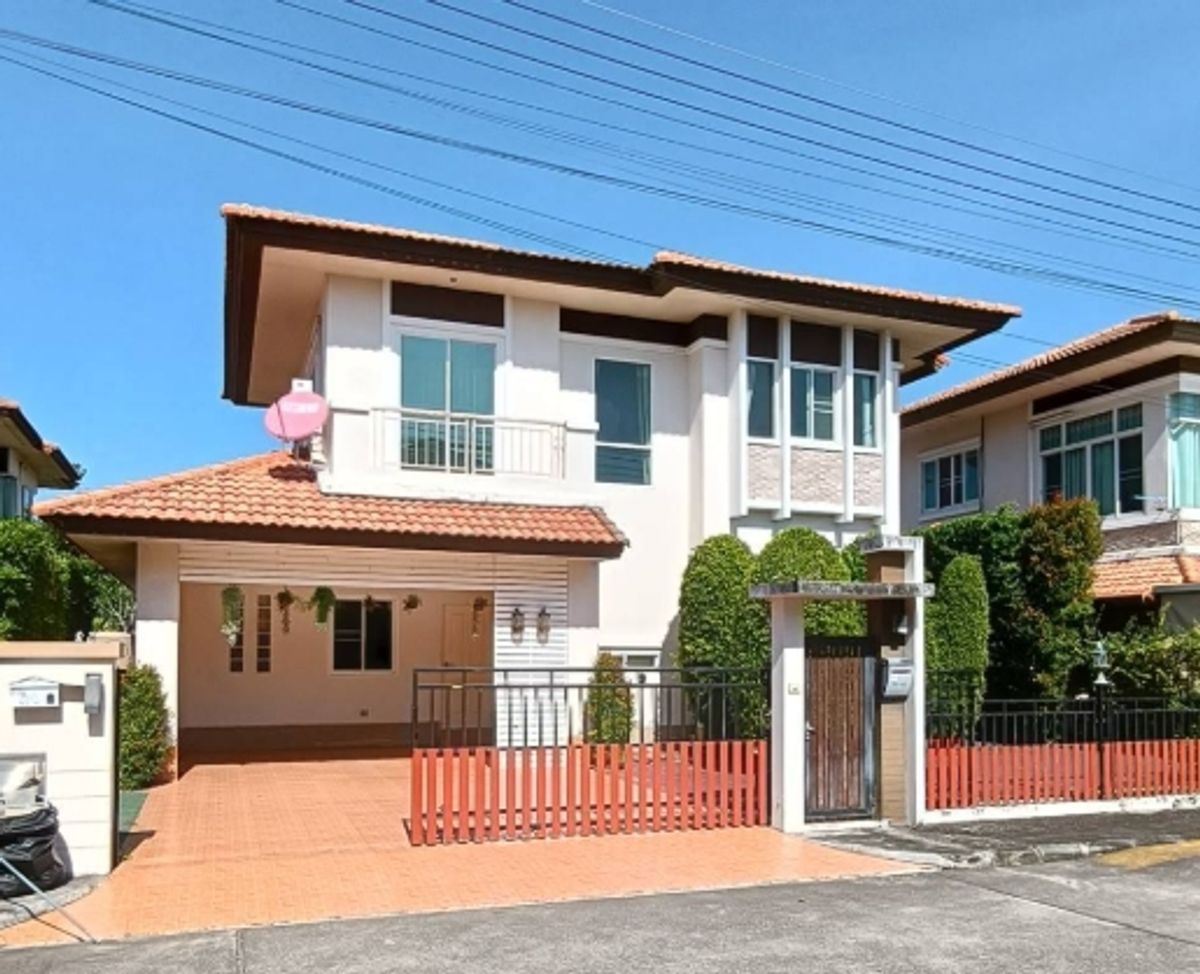 ให้เช่าบ้านเชียงใหม่ : ให้เช่าบ้านเดี่ยวสองชั้น  3 ห้องนอน 3 ห้องน้ำ 1  ห้องครัว  2  ที่จอดรถ ขนาดที่ดิน  62  ตรว.  พื้นที่ใช้สอย  200  ตรม. ราคา 26,000 บาท / เดือน   ***ราคารวมค่าส่วนกลาง/ไม่รับสัตว์เลี้ยง