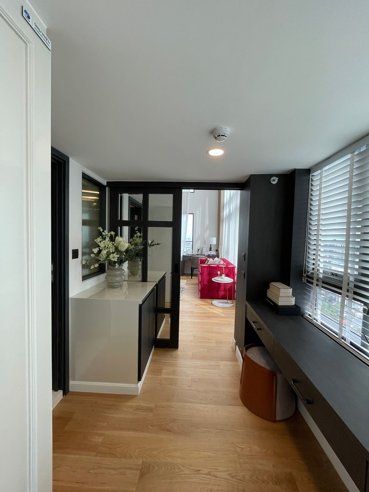 ขายคอนโดพระราม 9 เพชรบุรีตัดใหม่ RCA : ขายคอนโด แลนด์มาร์ค แอท เอ็มอาร์ทีเอ สเตชั่น: Penthouses 3 ห้องน้อน 3 ห้องน้ำ ตกแต่งครบพร้อมเข้าอยู่  นิยามใหม่ของการใช้ชีวิตใจกลางกรุงเทพฯ คอนโดมิเนียม Branded Residence โดย Cassia (Banyan Group) Mega Mixed-Use ใกล้ MRT สายสีส้ม เพียง 350 เมตร  