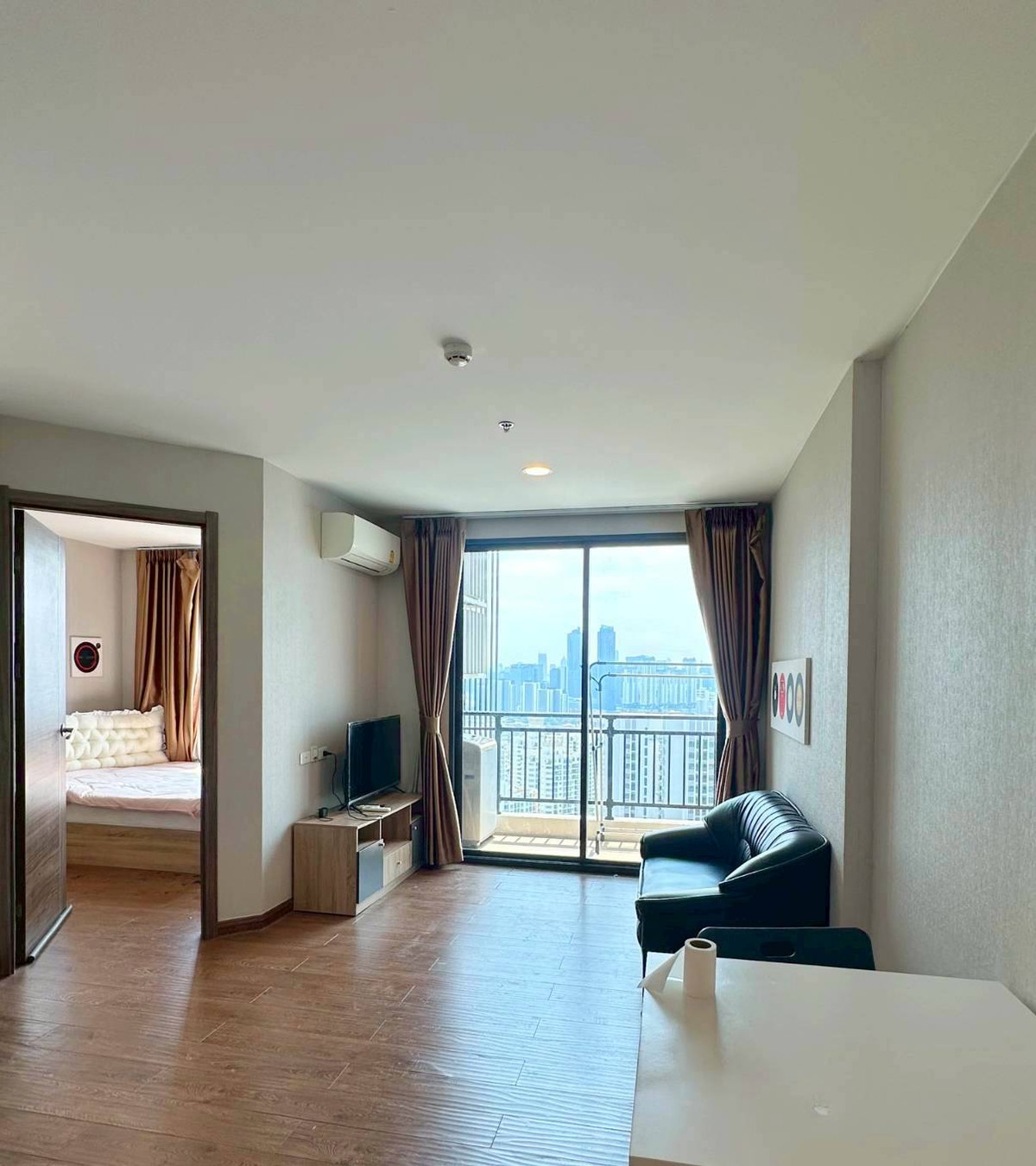 ให้เช่าคอนโดรัชดา ห้วยขวาง : 🔴14,000฿🔴 𝐀𝐫𝐭𝐢𝐬𝐚𝐧 𝐑𝐚𝐭𝐜𝐡𝐚𝐝𝐚┃อาร์ติซาน รัชดา ✅ ใกล้ MRT ศูนย์วัฒนธรรม ยินดีบริการ🙏สนใจทัก 𝙇𝙄𝙉𝙀 มานะคะ (ตอบไวมาก):​📱 รหัสทรัพย์​ 6903-2504📱: ไอดีไลน์:@bbcondo88