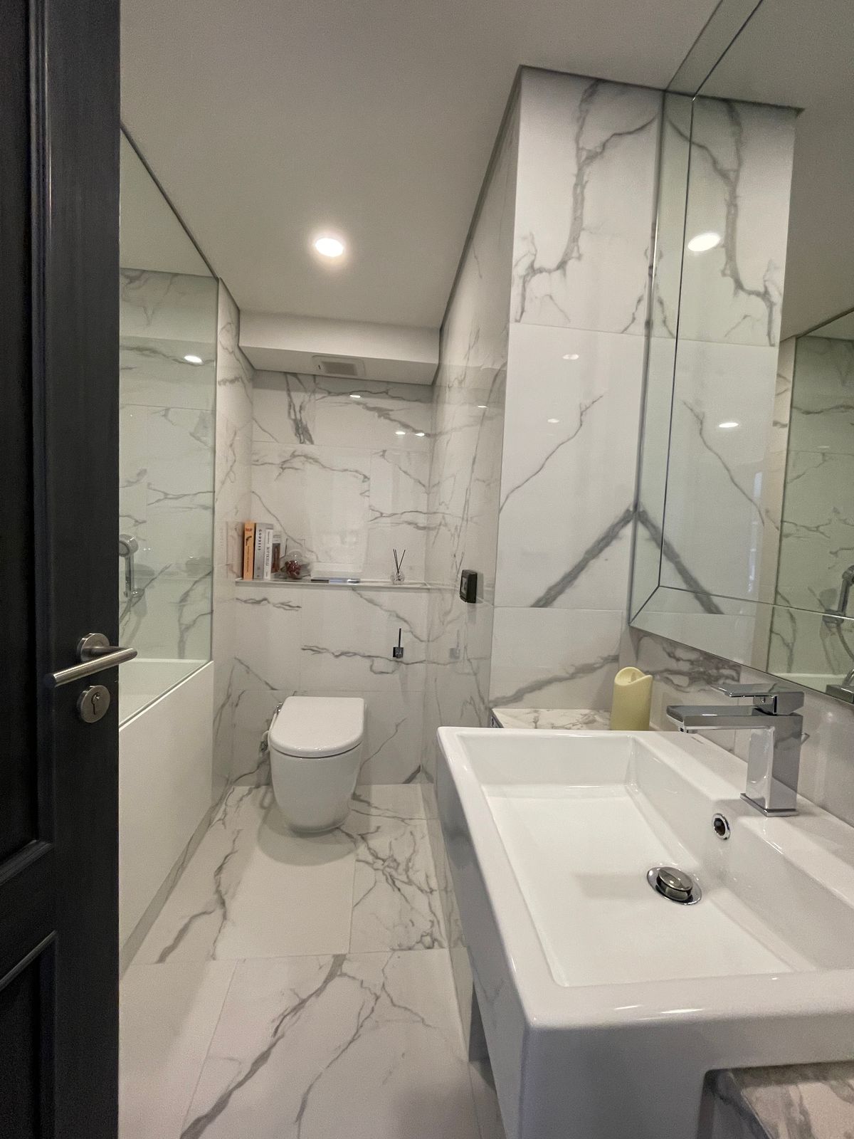 ขายคอนโดพระราม 9 เพชรบุรีตัดใหม่ RCA : ขายคอนโด แลนด์มาร์ค แอท เอ็มอาร์ทีเอ สเตชั่น: Penthouses 3 ห้องน้อน 3 ห้องน้ำ ตกแต่งครบพร้อมเข้าอยู่  นิยามใหม่ของการใช้ชีวิตใจกลางกรุงเทพฯ คอนโดมิเนียม Branded Residence โดย Cassia (Banyan Group) Mega Mixed-Use ใกล้ MRT สายสีส้ม เพียง 350 เมตร  