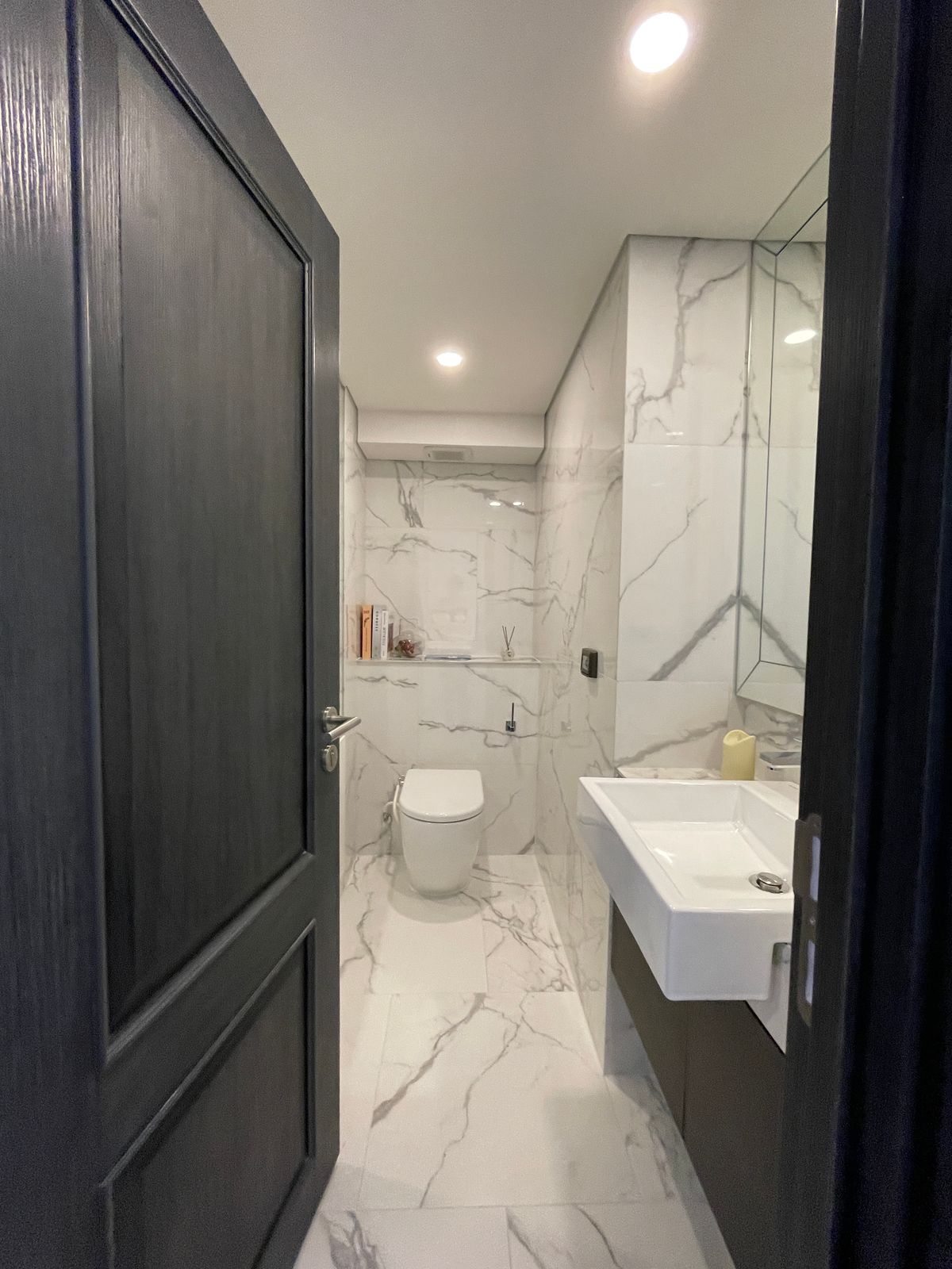 ขายคอนโดพระราม 9 เพชรบุรีตัดใหม่ RCA : ขายคอนโด แลนด์มาร์ค แอท เอ็มอาร์ทีเอ สเตชั่น: Penthouses 3 ห้องน้อน 3 ห้องน้ำ ตกแต่งครบพร้อมเข้าอยู่  นิยามใหม่ของการใช้ชีวิตใจกลางกรุงเทพฯ คอนโดมิเนียม Branded Residence โดย Cassia (Banyan Group) Mega Mixed-Use ใกล้ MRT สายสีส้ม เพียง 350 เมตร  