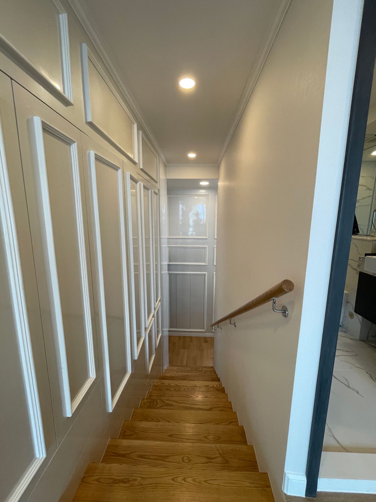 ขายคอนโดพระราม 9 เพชรบุรีตัดใหม่ RCA : ขายคอนโด แลนด์มาร์ค แอท เอ็มอาร์ทีเอ สเตชั่น: Penthouses 3 ห้องน้อน 3 ห้องน้ำ ตกแต่งครบพร้อมเข้าอยู่  นิยามใหม่ของการใช้ชีวิตใจกลางกรุงเทพฯ คอนโดมิเนียม Branded Residence โดย Cassia (Banyan Group) Mega Mixed-Use ใกล้ MRT สายสีส้ม เพียง 350 เมตร  