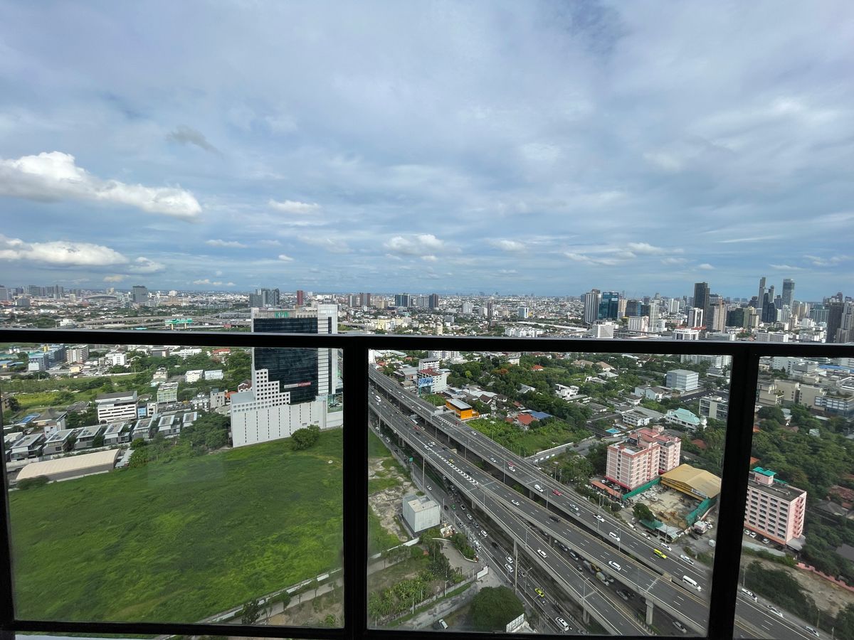 ขายคอนโดพระราม 9 เพชรบุรีตัดใหม่ RCA : ขายคอนโด แลนด์มาร์ค แอท เอ็มอาร์ทีเอ สเตชั่น: Penthouses 3 ห้องน้อน 3 ห้องน้ำ ตกแต่งครบพร้อมเข้าอยู่  นิยามใหม่ของการใช้ชีวิตใจกลางกรุงเทพฯ คอนโดมิเนียม Branded Residence โดย Cassia (Banyan Group) Mega Mixed-Use ใกล้ MRT สายสีส้ม เพียง 350 เมตร  