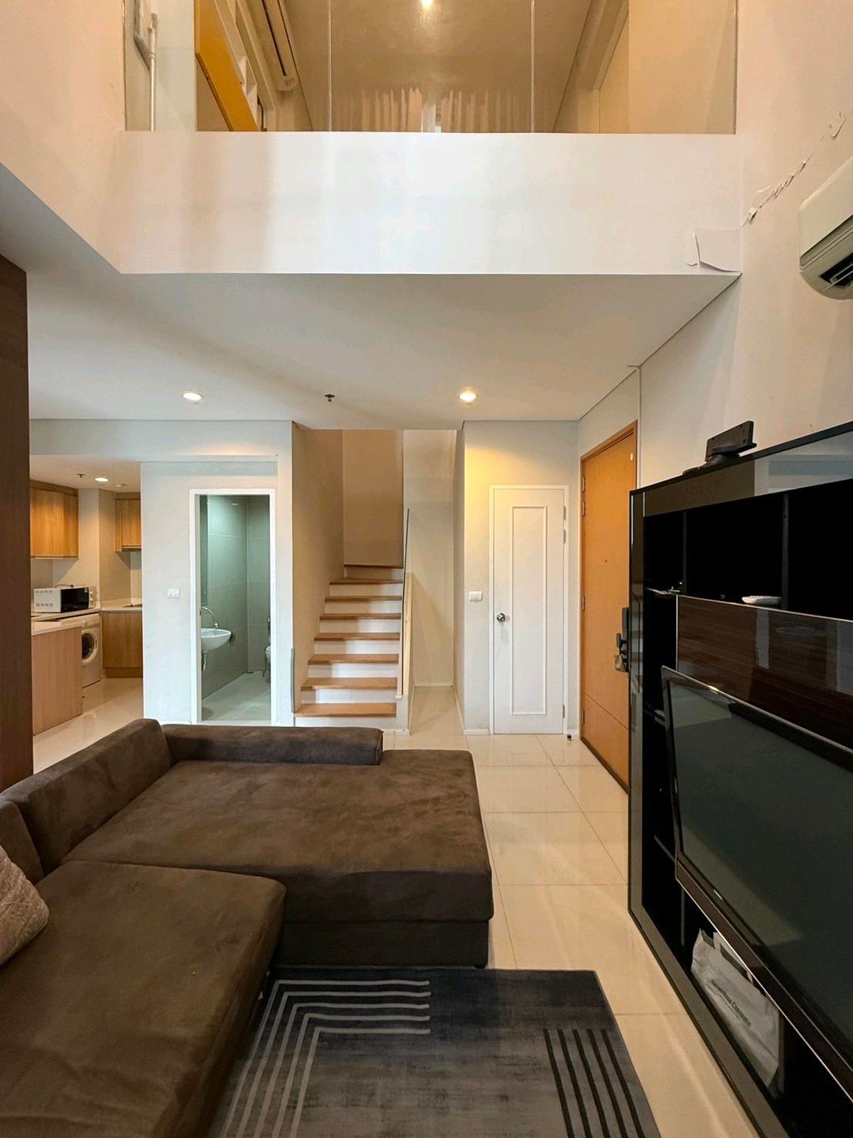ให้เช่าคอนโดพระราม 9 เพชรบุรีตัดใหม่ RCA : ให้เช่า Villa Asoke  ห้อง Duplex 