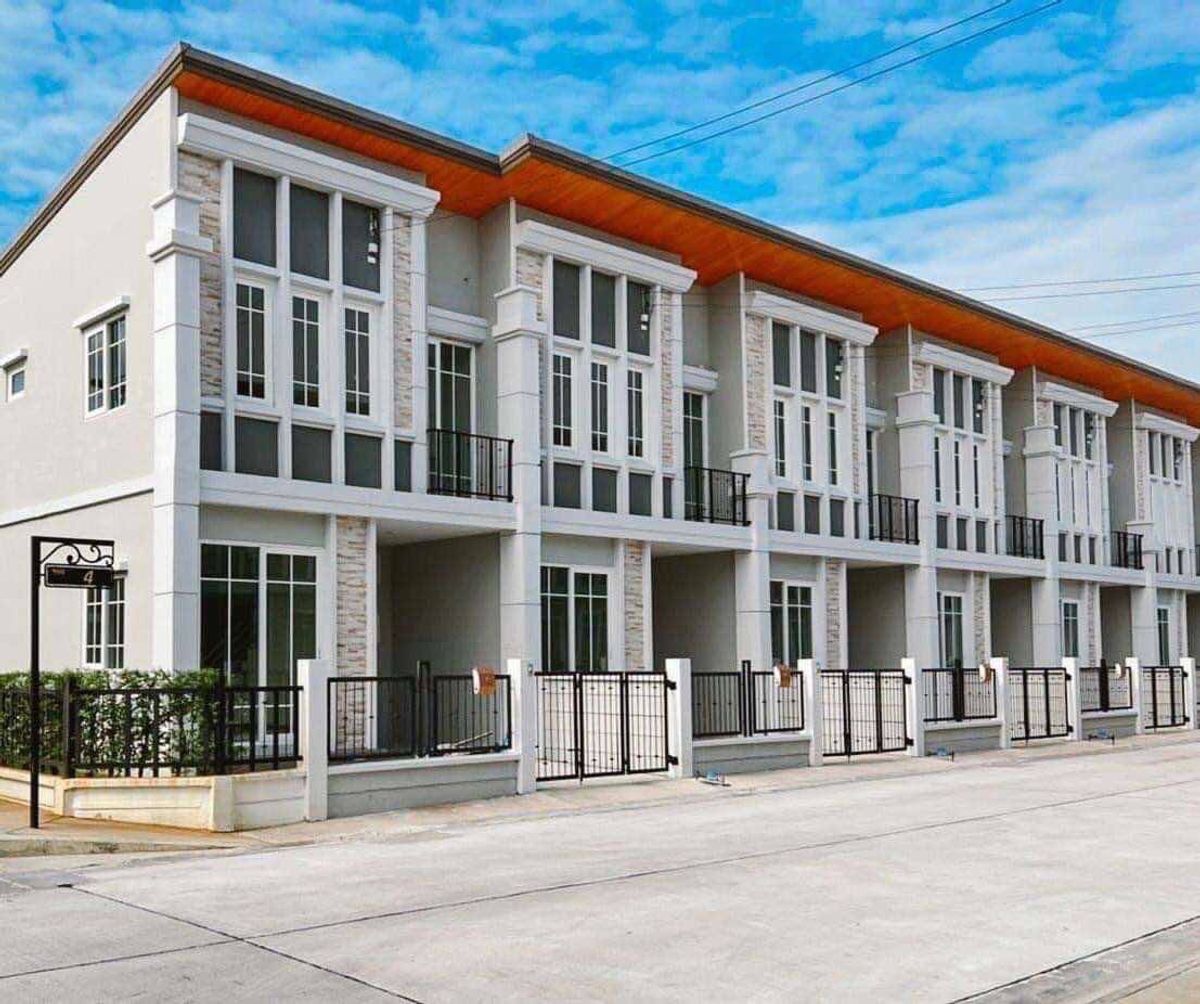 For RentTownhomeChiang Mai : Rent a Golden Town House Lang Dara Devi Chiang Mai