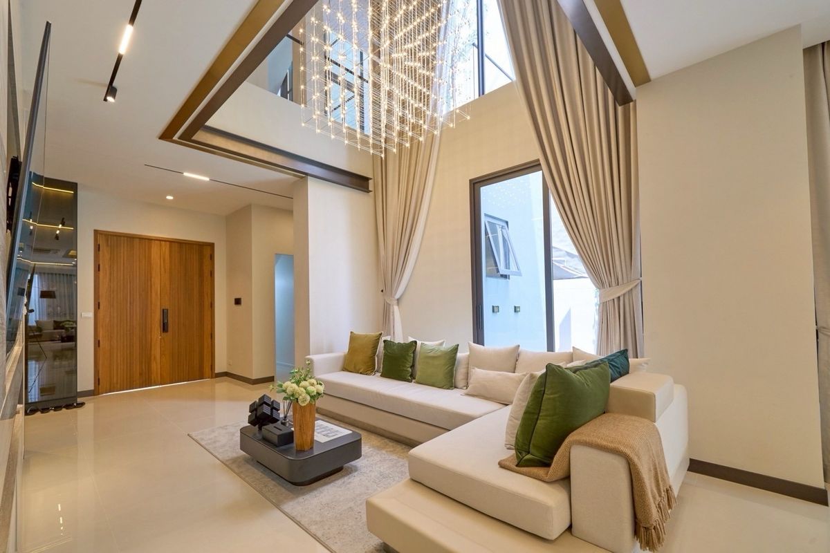 ขายบ้านลาดพร้าว เซ็นทรัลลาดพร้าว : 📢👇บ้านหรู 3 ชั้น ย่านลาดพร้าว พร้อมลิฟต์และสระว่ายน้ำส่วนตัว (ภาพบ้านตัวอย่าง)