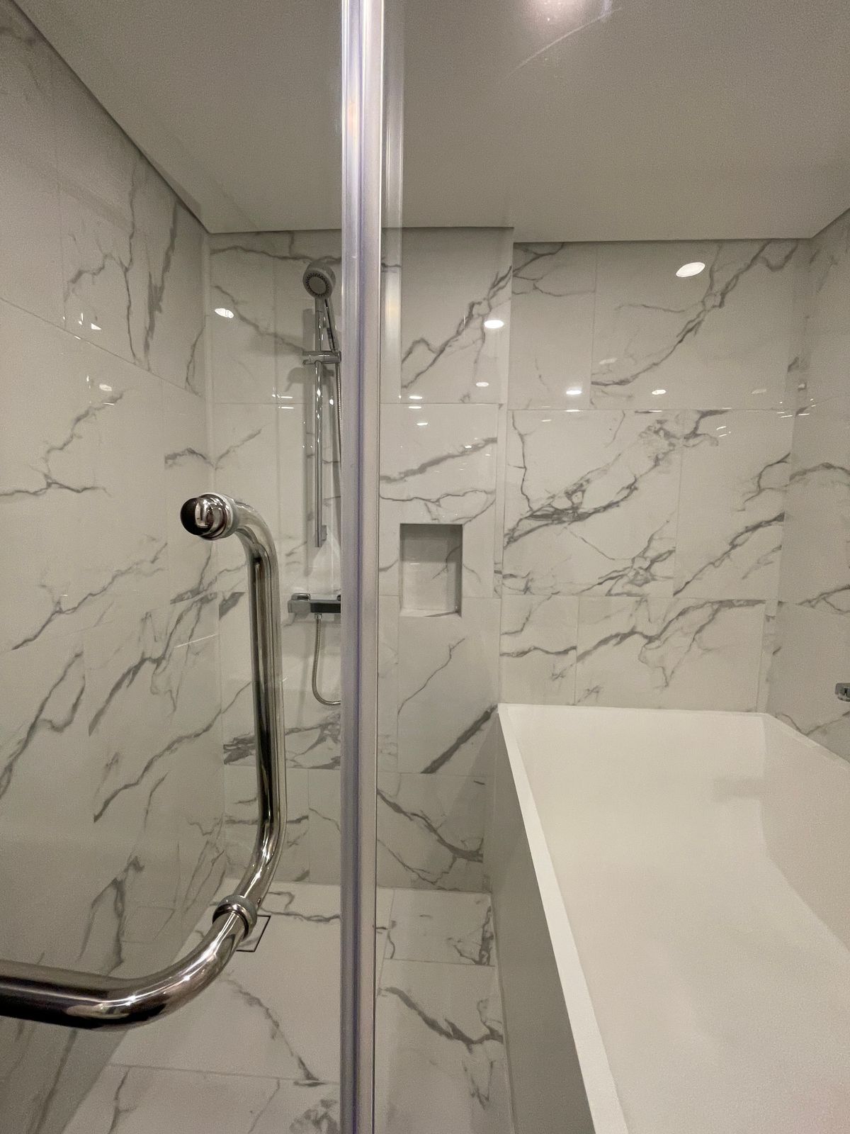 ขายคอนโดพระราม 9 เพชรบุรีตัดใหม่ RCA : ขายคอนโด แลนด์มาร์ค แอท เอ็มอาร์ทีเอ สเตชั่น: Penthouses 3 ห้องน้อน 3 ห้องน้ำ ตกแต่งครบพร้อมเข้าอยู่  นิยามใหม่ของการใช้ชีวิตใจกลางกรุงเทพฯ คอนโดมิเนียม Branded Residence โดย Cassia (Banyan Group) Mega Mixed-Use ใกล้ MRT สายสีส้ม เพียง 350 เมตร  