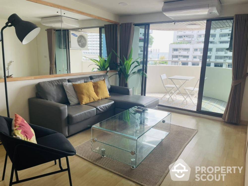 For SaleCondoPattanakan, Srinakarin : 2-BR Condo at Floraville Condominium near ARL Hua Mak