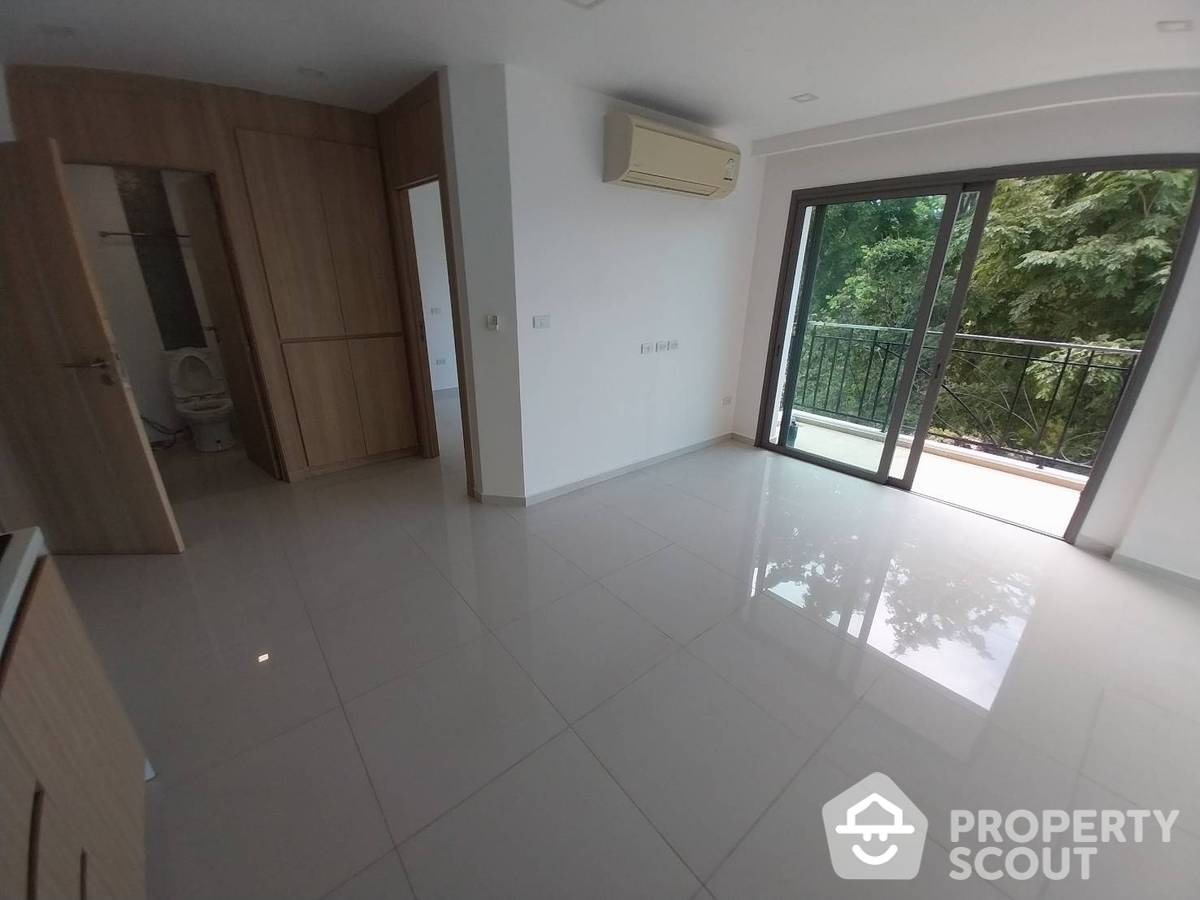For SaleCondoPattaya, Bangsaen, Chonburi : 1-BR Condo at City Garden Tropicana close to Naklua