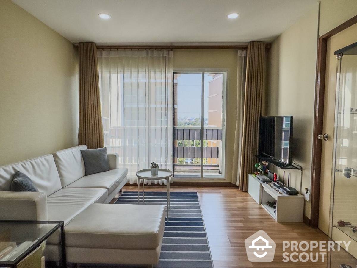 For SaleCondoYothinpattana,CDC : 2-BR Condo at We Condo Ekamai Ramindra in Tha Raeng