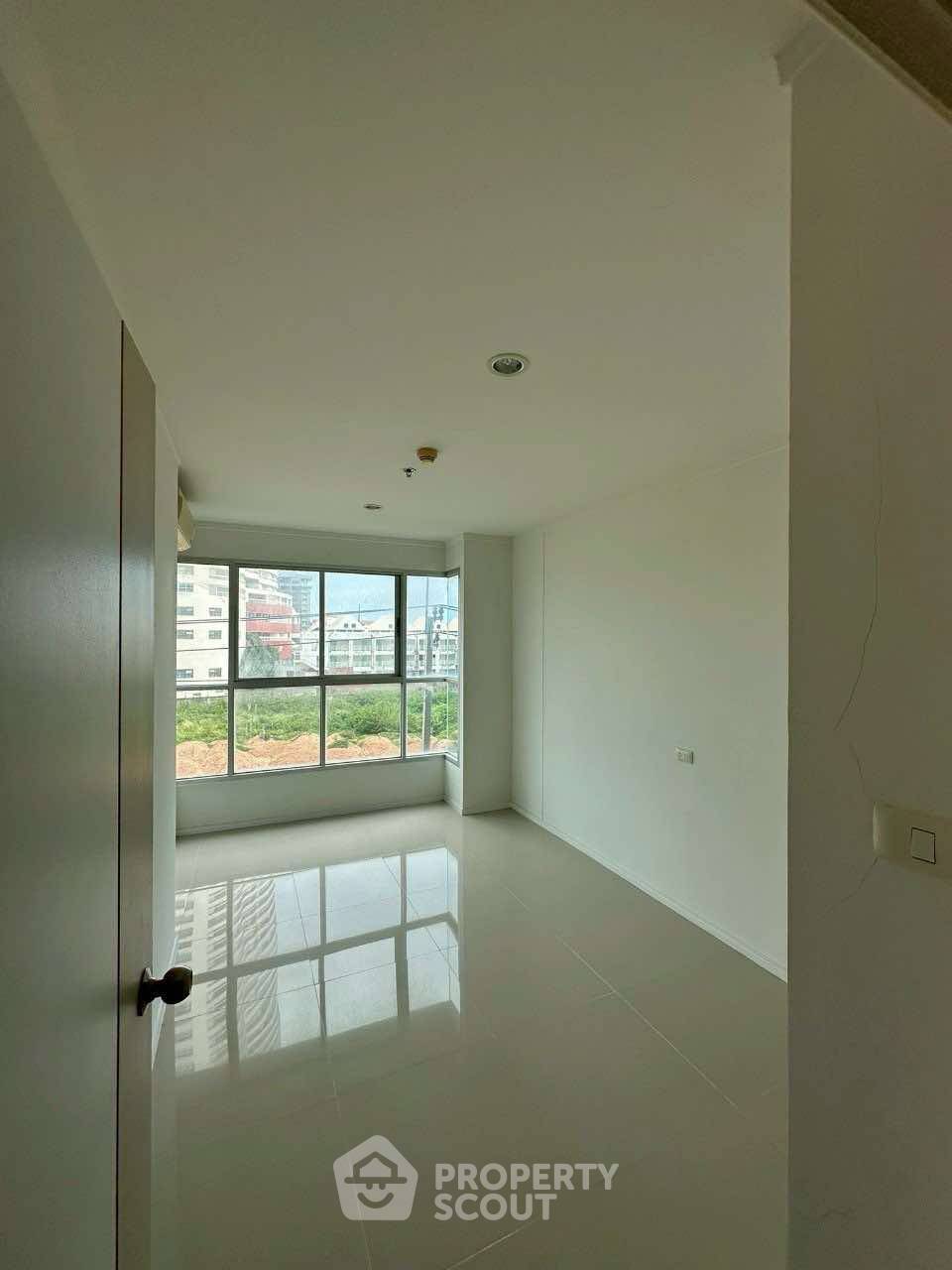 For SaleCondoPattaya, Bangsaen, Chonburi : 1-BR Condo at Lumpini Park Beach Jomtien close to Jomtien Beach