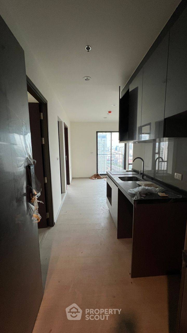 For SaleCondoRama9, Petchburi, RCA : 2-BR Condo at Rhythm Asoke near MRT Phra Ram 9