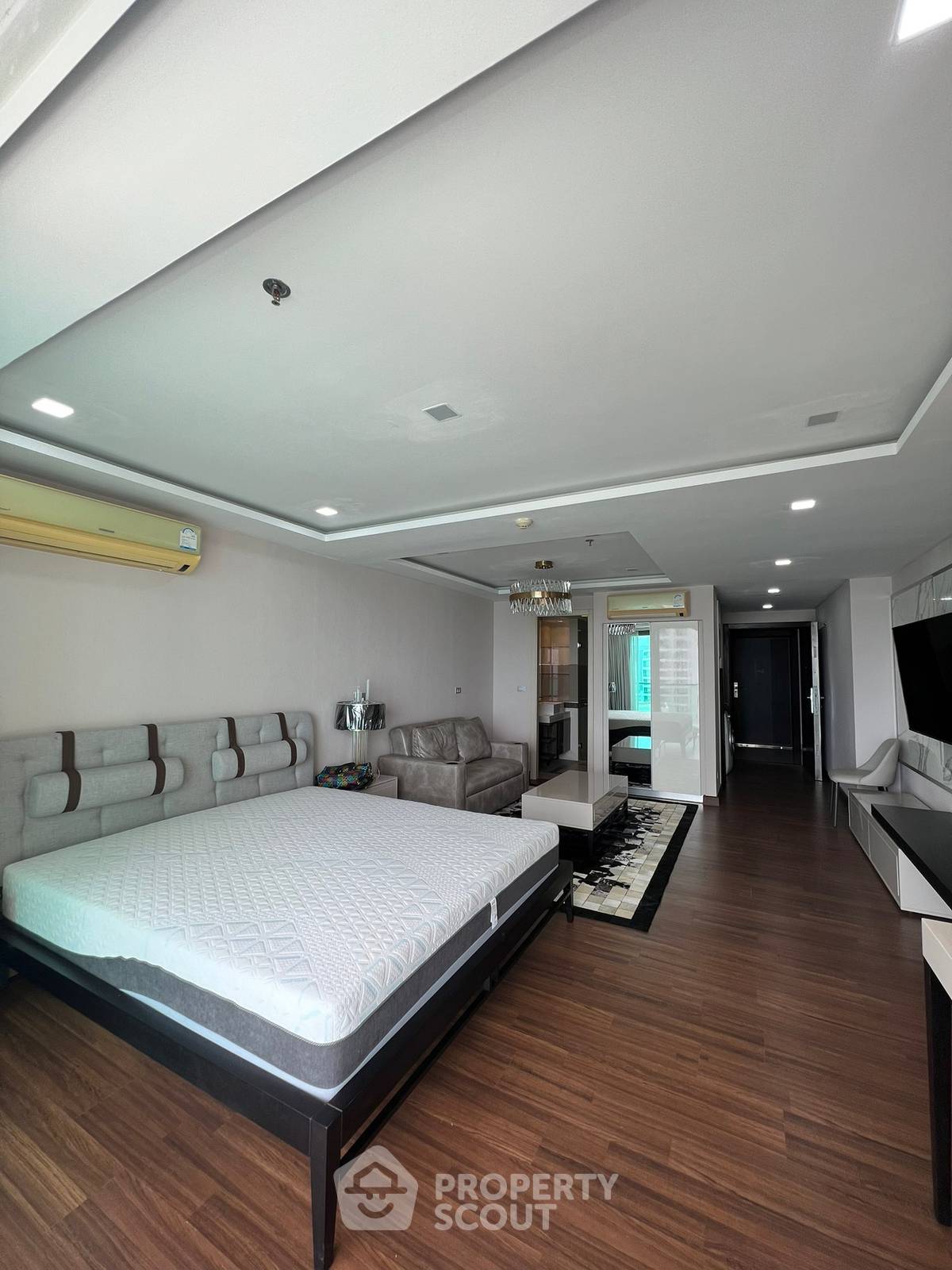 For SaleCondoPattaya, Bangsaen, Chonburi : 1-BR Condo at Wongamat Tower Condominium close to Sanctuary of Truth