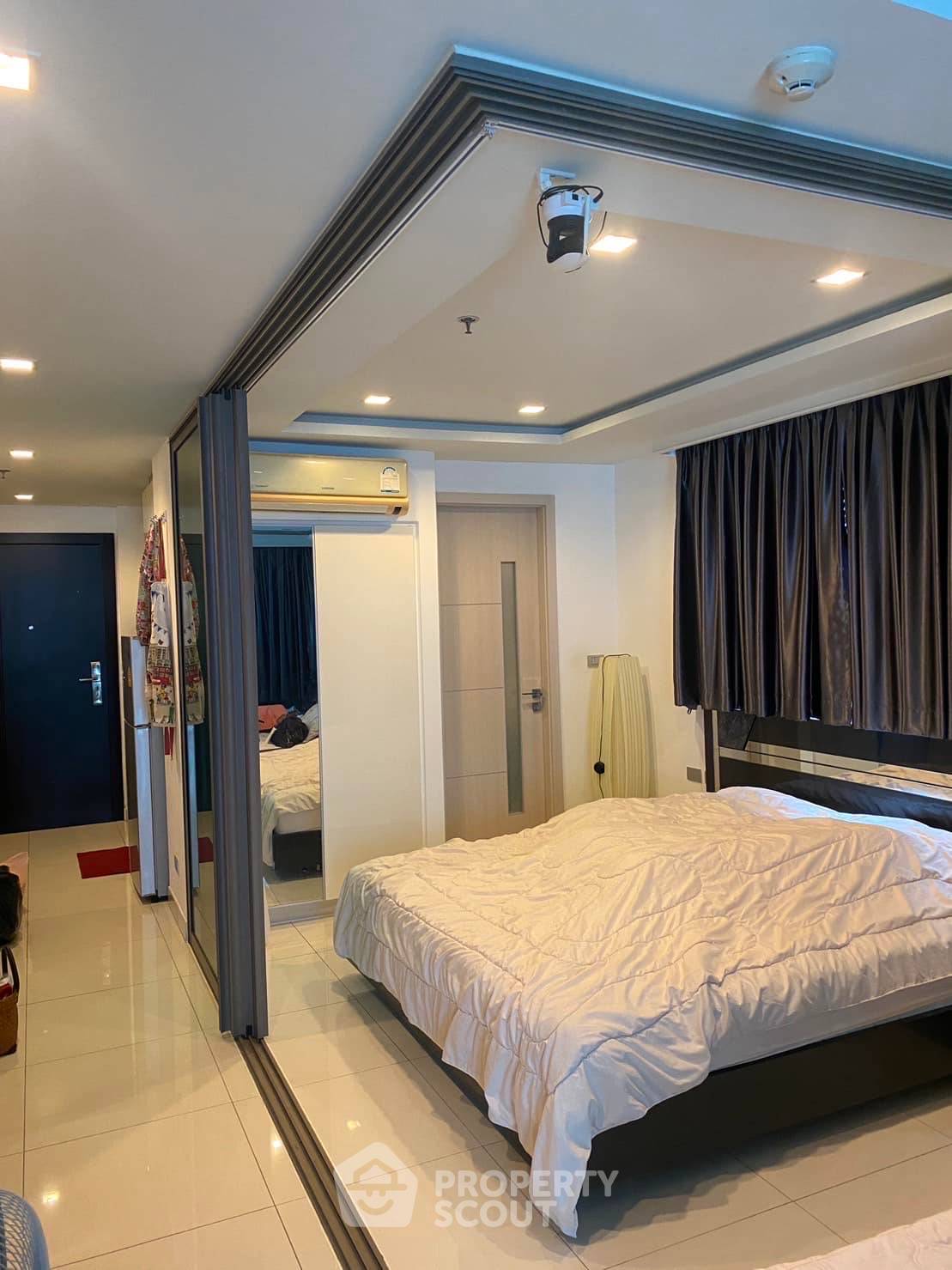 For SaleCondoPattaya, Bangsaen, Chonburi : 1-BR Condo at Wongamat Tower Condominium close to Sanctuary of Truth