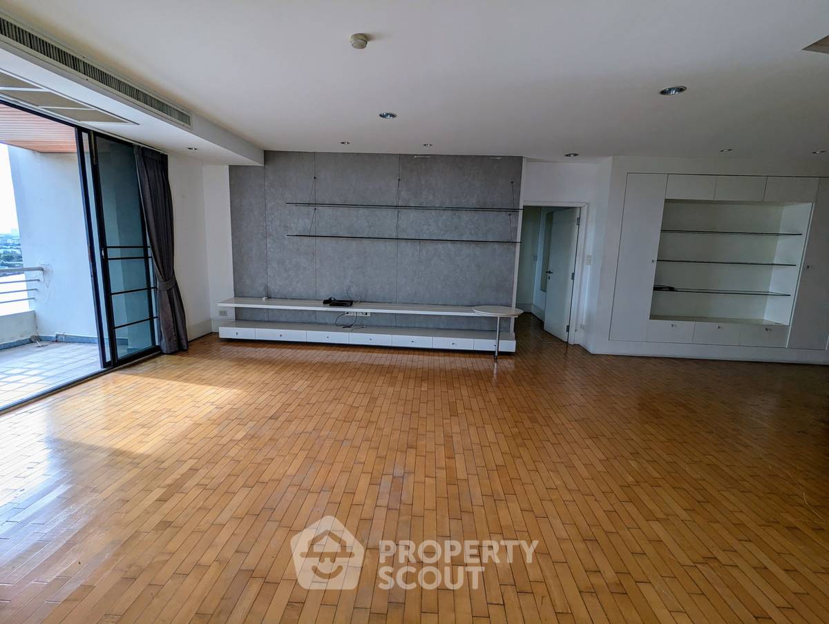 For SaleCondoRattanathibet, Sanambinna : 3-BR Condo at Riverine Place in Suan Yai