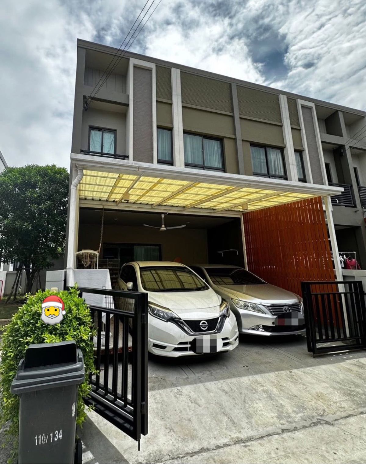 ให้เช่าทาวน์โฮมปทุมธานี รังสิต ธรรมศาสตร์ : 🏡 ทาวน์เฮาส์ 2 ชั้น หลังริม พร้อมอยู่ โครงการ วี คอมพาวด์ ติวานนท์-รังสิต 📍หลังบ้านไม่ติดใคร มีความเป็นส่วนตัวสูง พร้อมพื้นที่ใช้สอย 3 ห้องนอน | 2 ห้องน้ำ