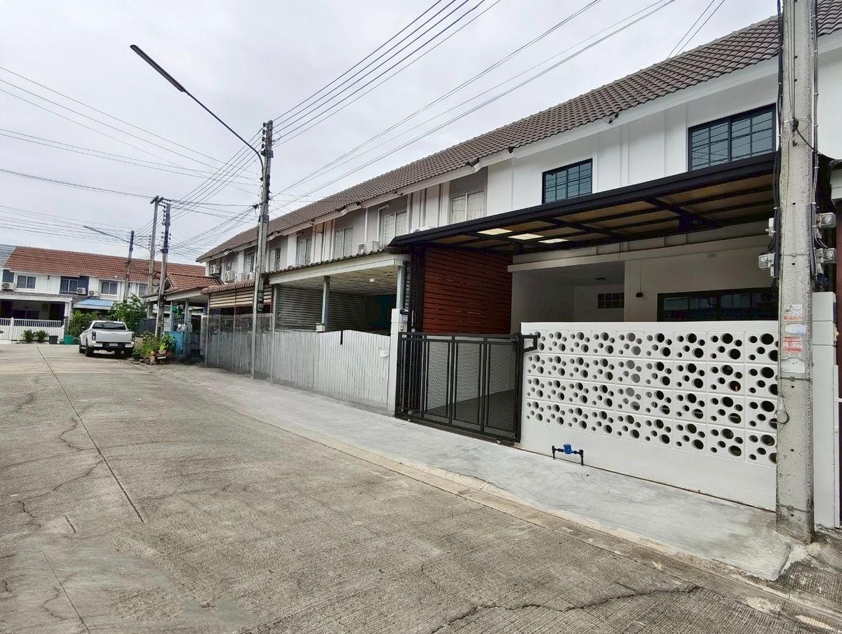 ขายทาวน์โฮมปทุมธานี รังสิต ธรรมศาสตร์ : หมู่บ้านพฤกษา 60 รังสิต-บางพูน ซอย 20/2 ใกล้วัดบางพูน ถนนรังสิต-ปทุมธานี ต.บางพูน อ.เมืองปทุมธานี จ.ปทุมธานี