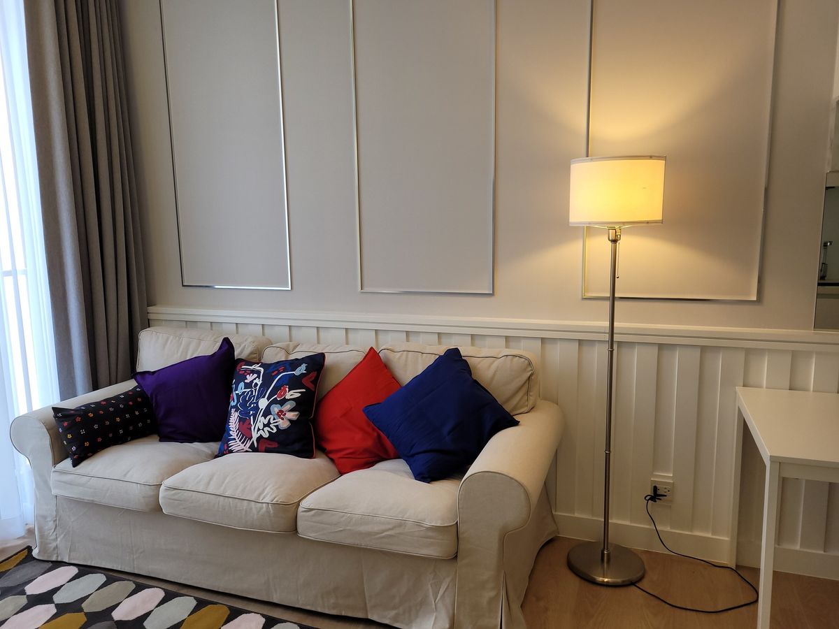 For SaleCondoSukhumvit, Asoke, Thonglor : NOBLE BE19 Condo is convenient to travel near BTS Skytrain. There is a beautiful room shuttle, complete furniture !!