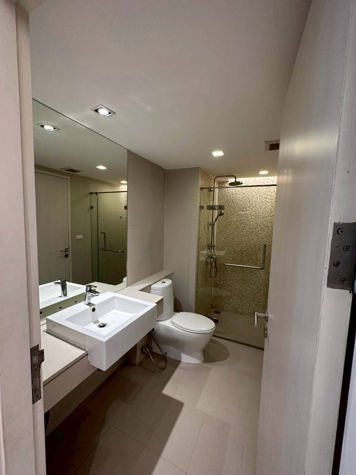 ให้เช่าคอนโดสุขุมวิท อโศก ทองหล่อ : ✨ GT16137 |  คอนโด Le Nice Ekkamai เดินทางสะดวก ใกล้รถไฟฟ้าบีทีเอส มีรถรับส่ง เฟอร์นิเจอร์ครบ พร้อมอยู่ทันที