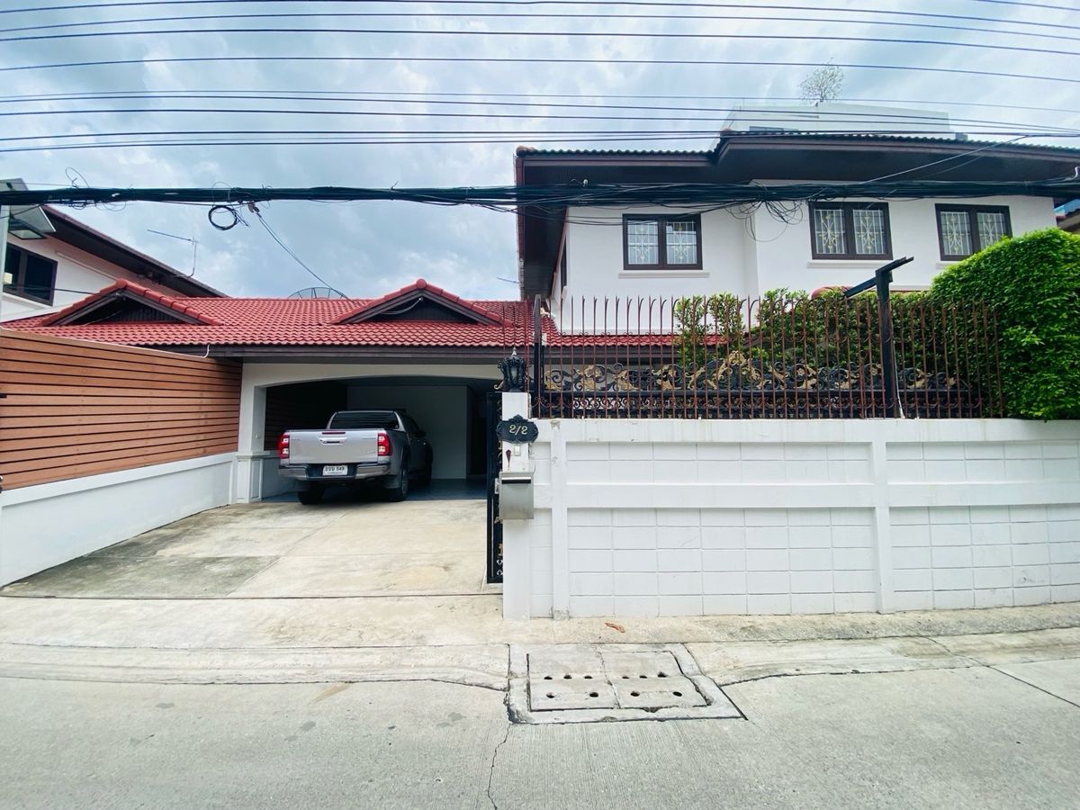 ให้เช่าบ้านอารีย์ อนุสาวรีย์ : บ้านหลังนี้เหมาะกับ:
	•	ครอบครัวที่ต้องการอยู่ใจกลางเมืองแต่ยังคงความเป็นส่วนตัว