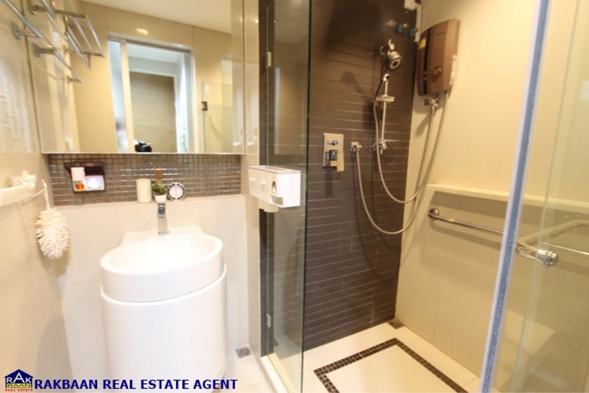 For SaleCondoSapankwai,Jatujak : Condo for sale, Rythum, Phahon-Ari Rhythm, PHAL-ARI, Floor 12A 35.68 sq.m., 1 bedroom, 1 bathroom, full room in front of a beautiful garden.