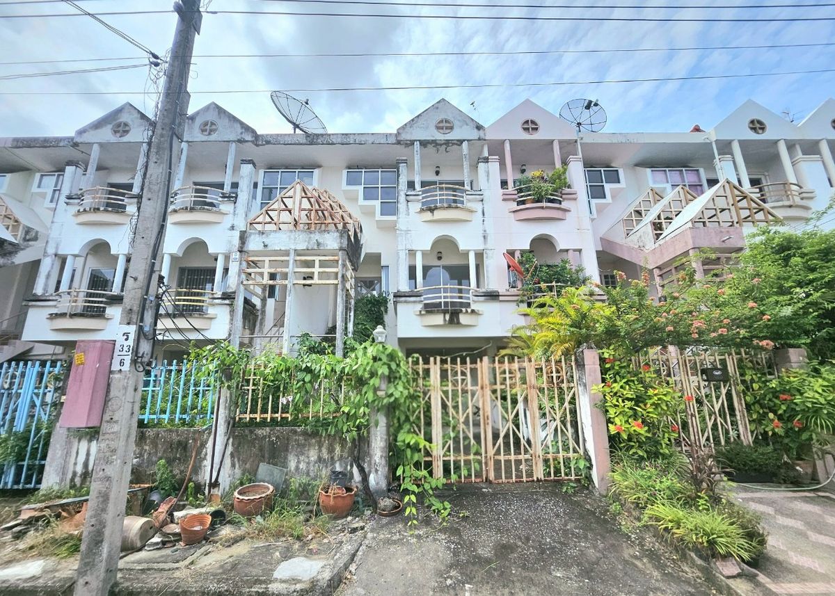 For SaleTownhomeRathburana, Suksawat : Sell ​​3 -story townhouse for sale in the village of Ban Rim Suan 2 Soi Pracha Uthit 91/2