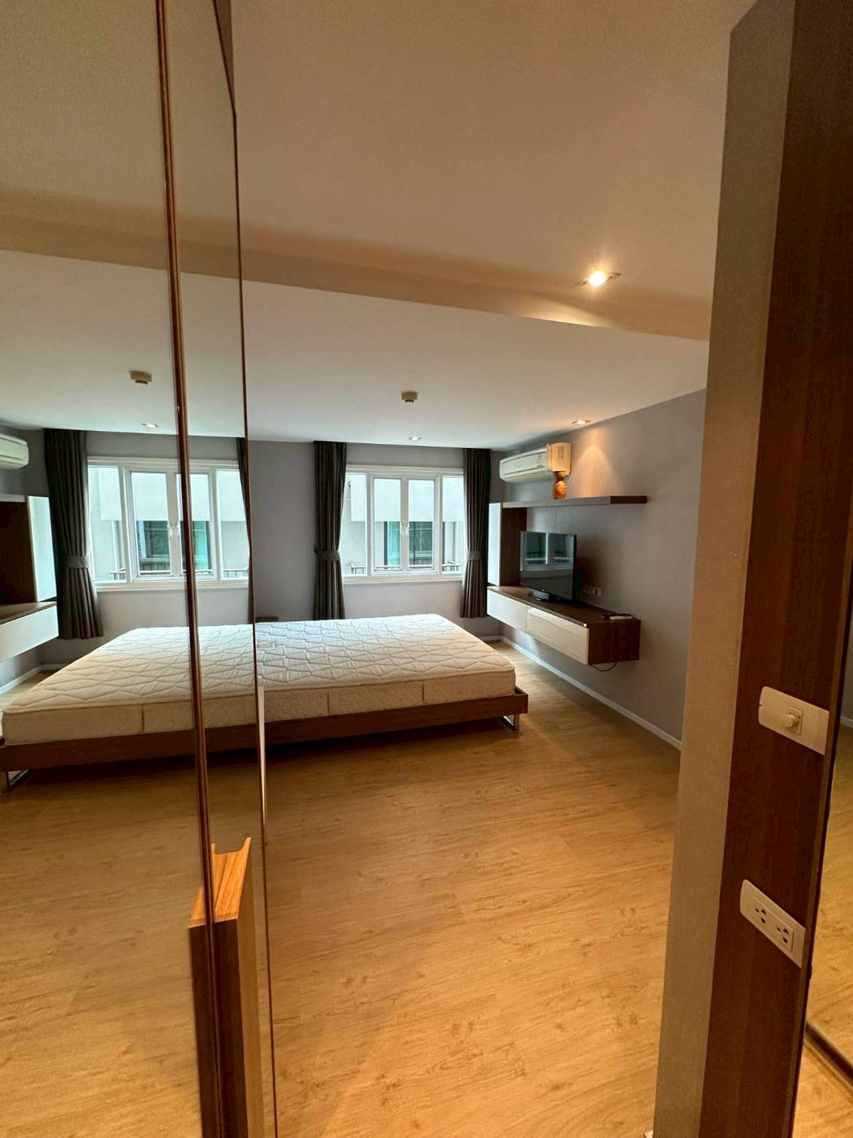 ให้เช่าคอนโดสุขุมวิท อโศก ทองหล่อ : ✨ GT16137 |  คอนโด Le Nice Ekkamai เดินทางสะดวก ใกล้รถไฟฟ้าบีทีเอส มีรถรับส่ง เฟอร์นิเจอร์ครบ พร้อมอยู่ทันที