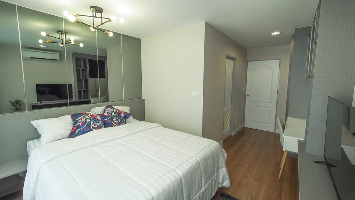 For RentCondoWongwianyai, Charoennakor : The Fine @ River Condo is convenient to travel near the BTS Skytrain. There is a beautiful room shuttle. Ready to stay immediately