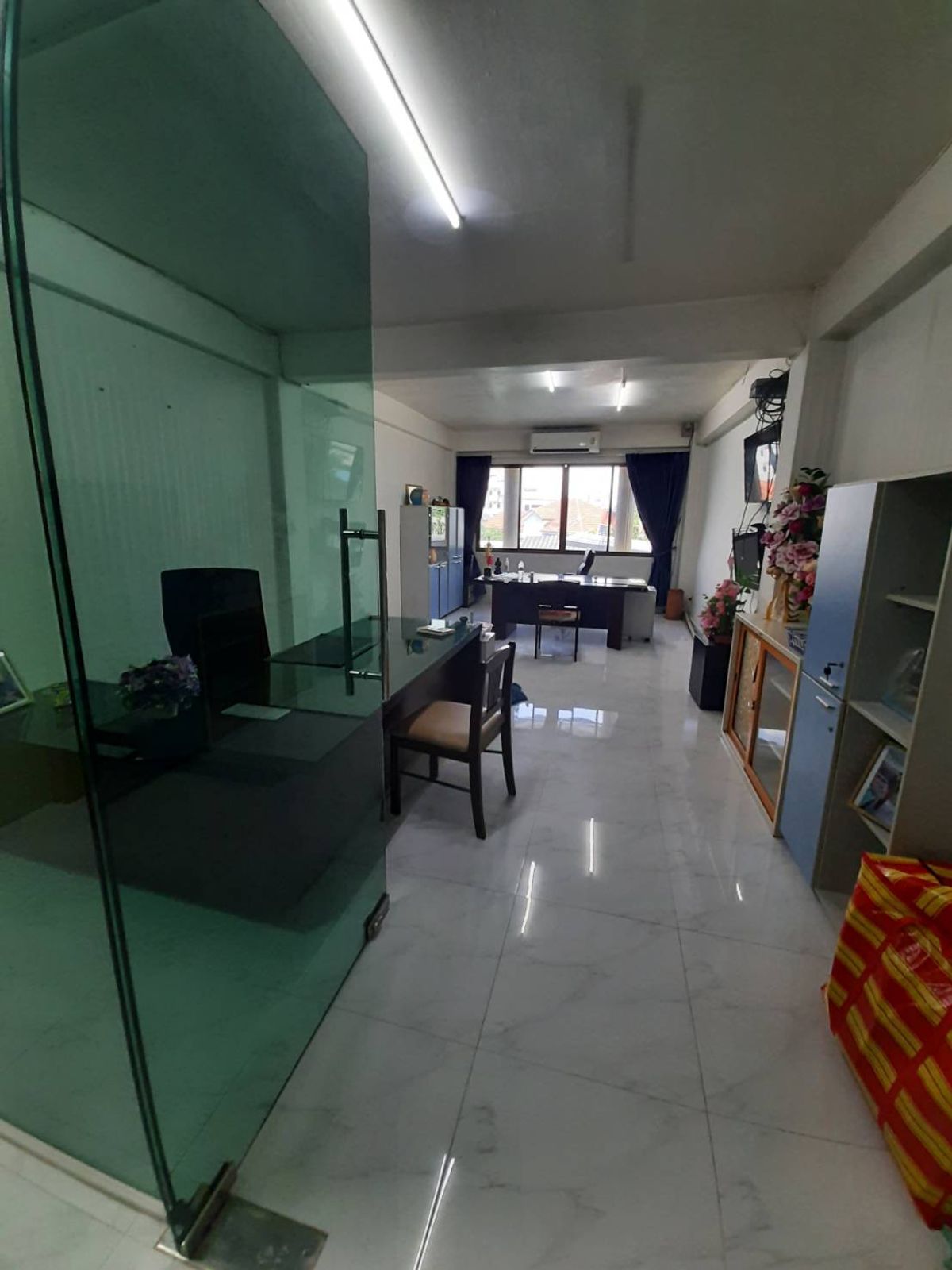 For SaleShop HousePinklao, Charansanitwong : Selling a Bangkok Noi commercial building, 27.2 square wah, 4.5 layers, suitable for office and residence. Worth the investment