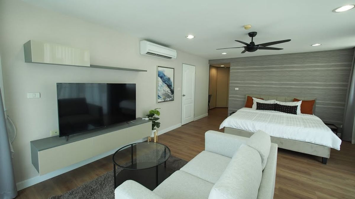 For RentCondoWongwianyai, Charoennakor : The Fine @ River Condo is convenient to travel near the BTS Skytrain. There is a beautiful room shuttle. Ready to stay immediately
