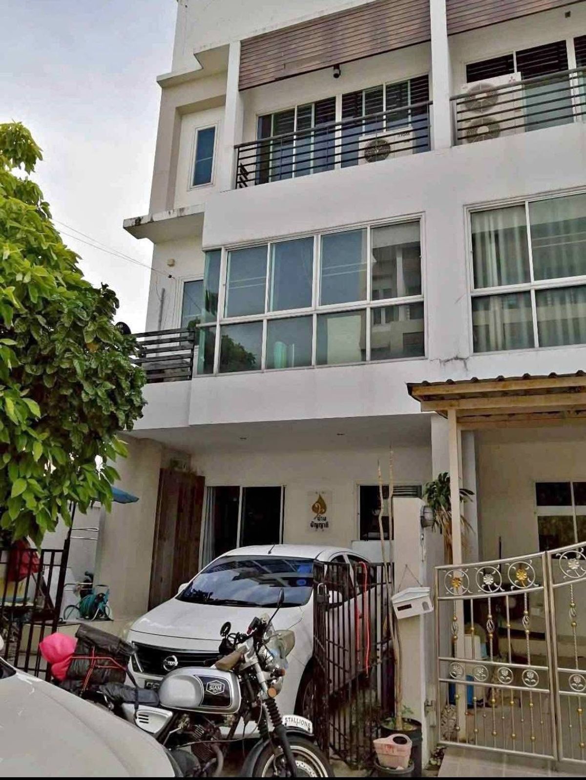 ให้เช่าทาวน์โฮมพัฒนาการ ศรีนครินทร์ : ให้เช่าทาวน์โฮม หมู่บ้านวโรดมเพลส ศรีนคริทร์ 40 ตรงข้ามซีคอนสแควร์​ ศรีนครินทร์