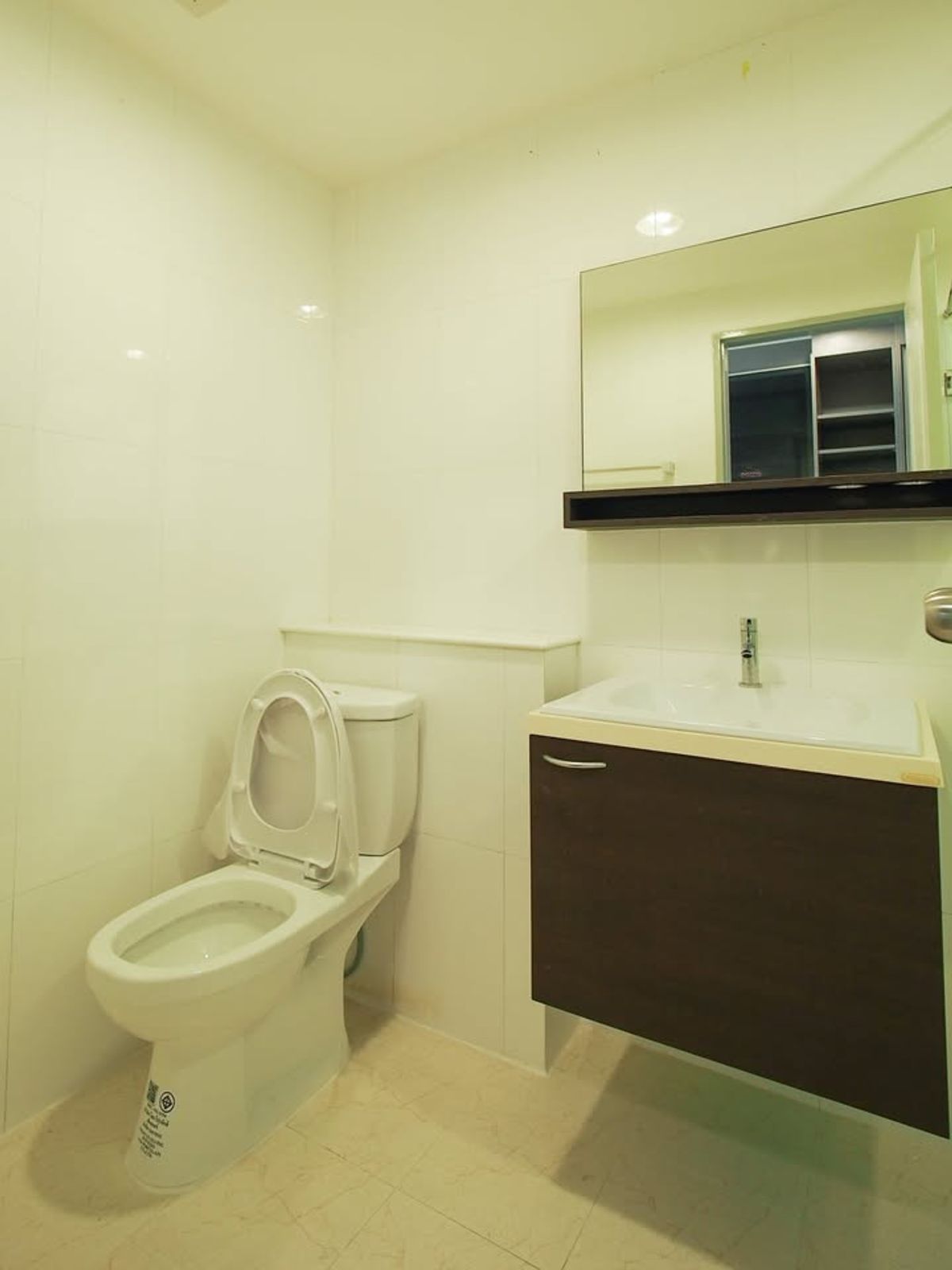 For RentCondoWongwianyai, Charoennakor : The Fine @ River Condo is convenient to travel near the BTS Skytrain. There is a beautiful room shuttle. Ready to stay immediately
