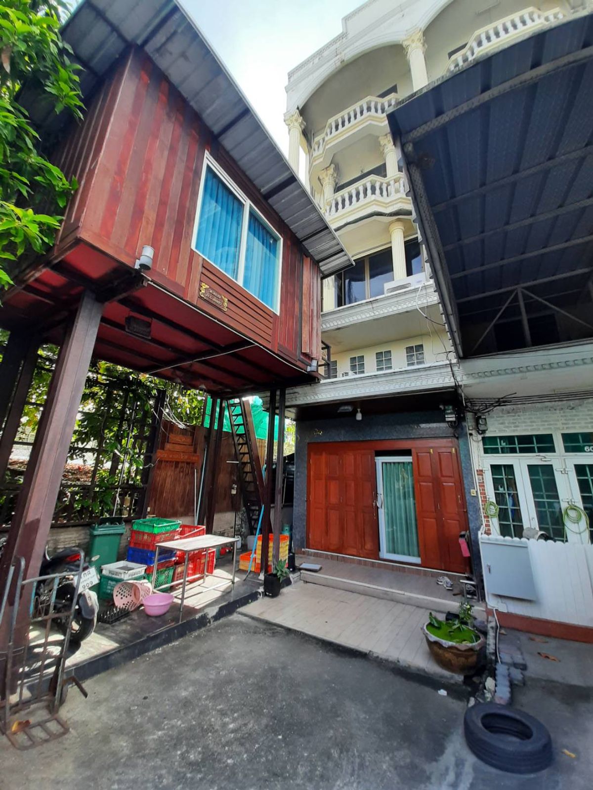 For SaleShop HousePinklao, Charansanitwong : Selling a Bangkok Noi commercial building, 27.2 square wah, 4.5 layers, suitable for office and residence. Worth the investment
