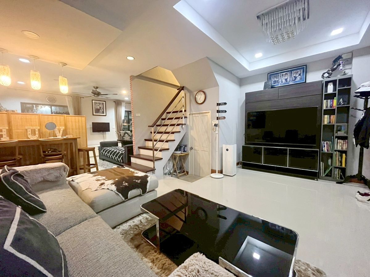 For RentTownhomeChokchai 4, Ladprao 71, Ladprao 48, : HK0537♛ 3 bedroom townhome for rent ⚝ Ladprao ♜MRT Lat Phrao 71∞099-5919653,065-9423251▚Line@Sure Residence