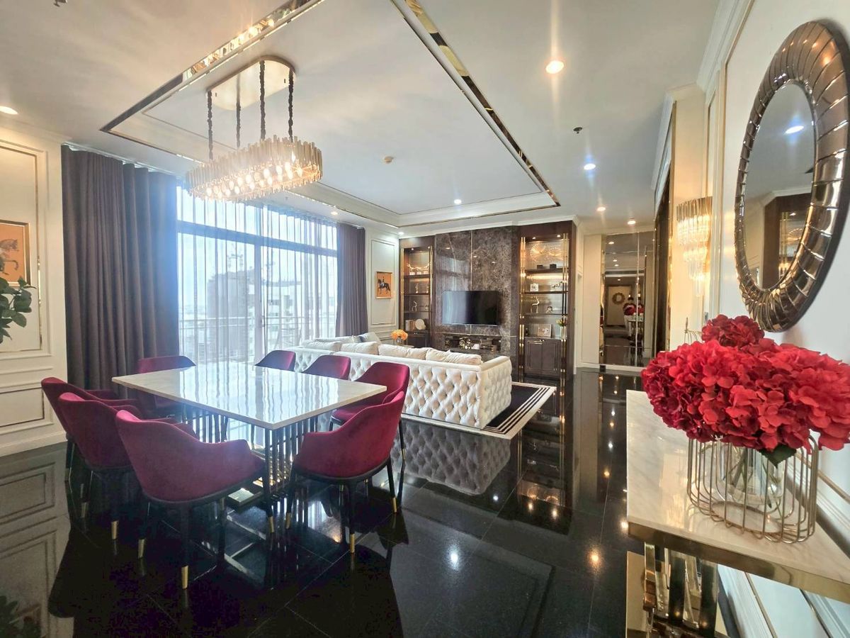 ให้เช่าคอนโดพระราม 9 เพชรบุรีตัดใหม่ RCA : ♦ Luxury Penthouse ♦ ชั้น 15++ ขนาด 274.88 ตร.ม. | 4 ห้องนอน 5 ห้องน้ำ 4 ที่จอดรถ | วิว | ใกล้ ศูนย์วัฒนธรรม 490 เมตร