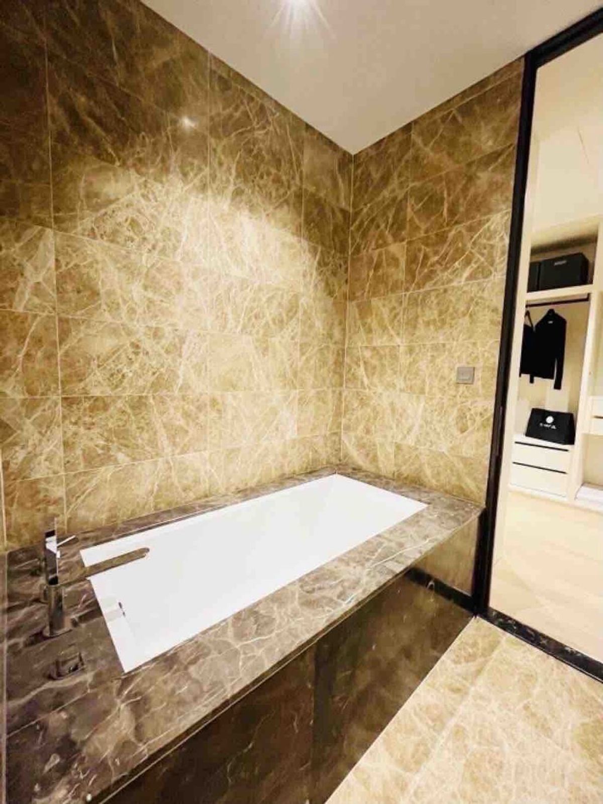 ขายคอนโดวิทยุ ชิดลม หลังสวน : 📢👇 ขายพร้อมผู้เช่า 15/7/69 
ห้องนอนตกแต่งสวยในทำเลดี ใกล้เซ็นทรัลชิดลม ย่านไพร์ม ซินทรัล วิลเลจ เซ็นทรัลเวิลด์ สยามสแควร์ ห่างจาก BTS ประมาณ 500 เมตร