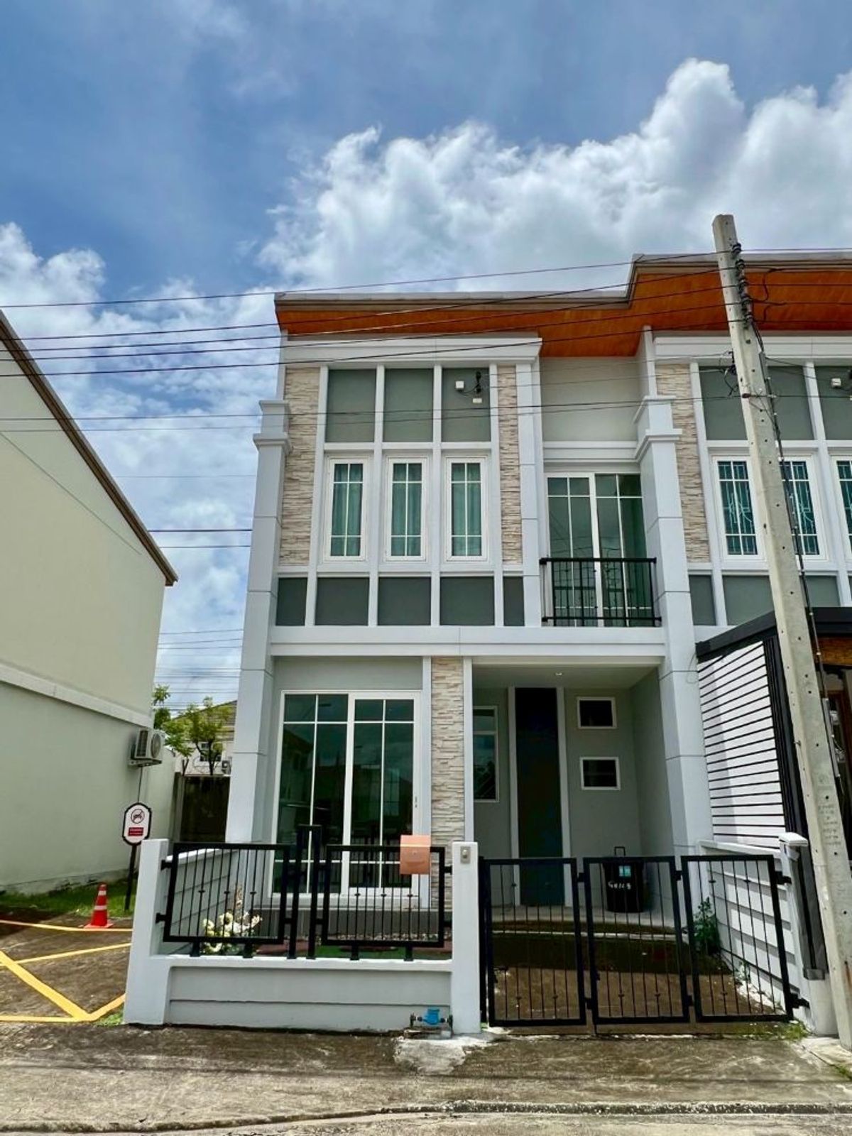 ขายทาวน์โฮมลาดกระบัง สุวรรณภูมิ : ขายทาวน์โฮม 2 ชั้น โกลเด้น ทาวน์ 2 บางนา-สวนหลวง (Golden Town 2 Bangna-Suanluang) สภาพดีที่สุด ไม่เคยเข้าอยู่