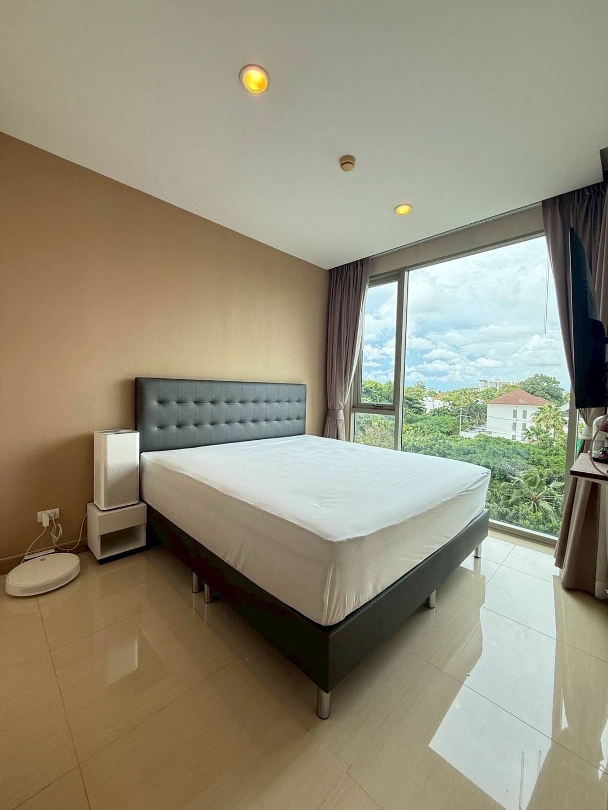 ให้เช่าคอนโดพัทยา บางแสน ชลบุรี สัตหีบ : เช่าคอนโดพัทยา the riviera Wong Amat 1 ห้องนอน 1 ห้องน้ำ