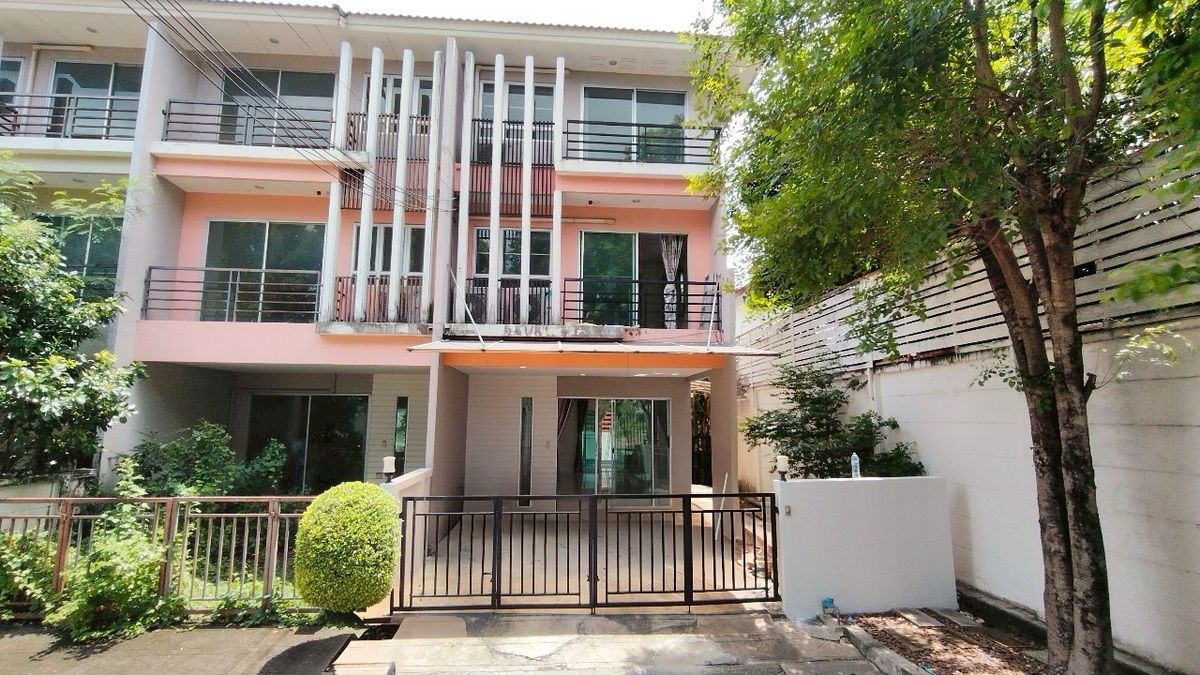 ให้เช่าทาวน์โฮมพระราม 2 บางขุนเทียน : 🏠 ให้เช่า ทาวน์โฮม 3 ชั้น โครงการ Vista Park หลังเซ็นทรัล พระราม 2
รีโนเวทใหม่! ทาสีภายในทั้งหลัง | หลังริม | พื้นที่ใช้สอยเยอะ | หน้าบ้านไม่ชนใคร