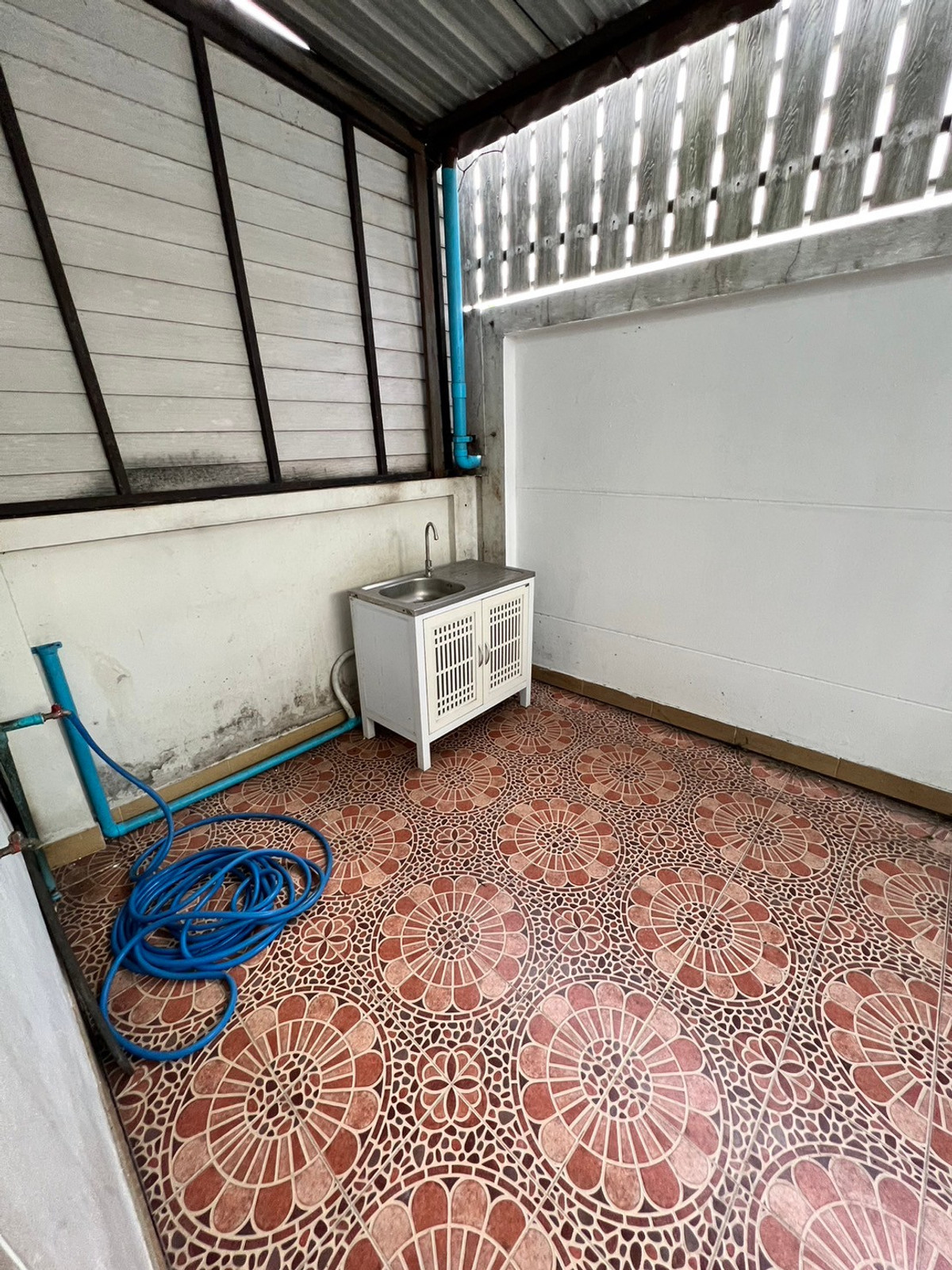 ให้เช่าทาวน์โฮมแจ้งวัฒนะ เมืองทอง : ทาวน์โฮม ซอยติวานนท์-ปากเกร็ด22 มีเฟอร์ 3ห้องนอน 2ห้องน้ำ