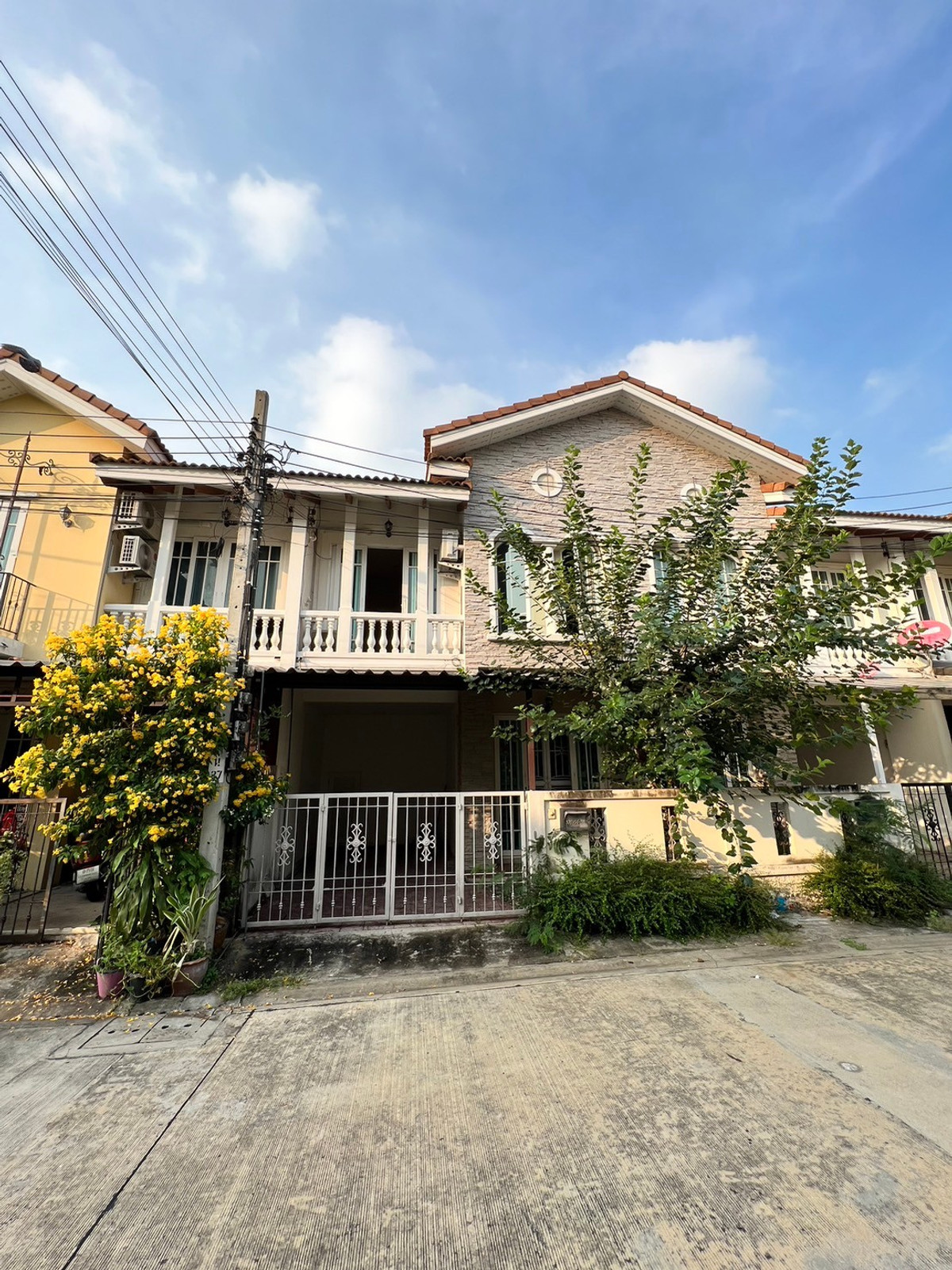 ให้เช่าทาวน์โฮมแจ้งวัฒนะ เมืองทอง : ทาวน์โฮม ซอยติวานนท์-ปากเกร็ด22 มีเฟอร์ 3ห้องนอน 2ห้องน้ำ