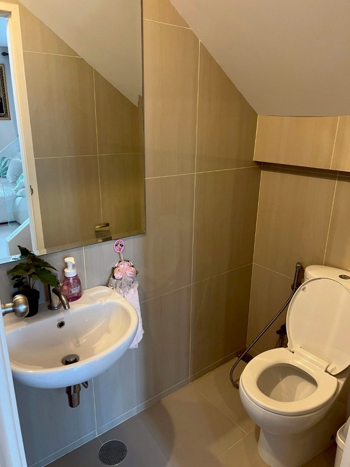 ให้เช่าคอนโดพระราม 9 เพชรบุรีตัดใหม่ RCA : { FOR RENT } 1 BEDROOM 2 BATHROOM (DUPLEX) 80 SQ.M  READY TO MOVE IN -- CALL NOW 094-641-5974