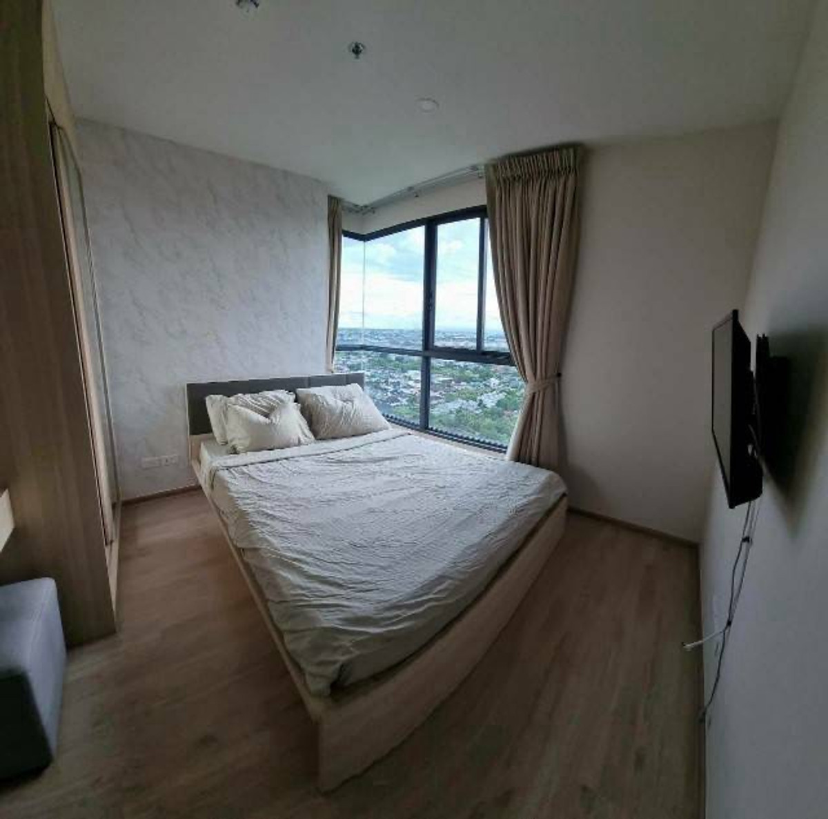 For RentCondoBangna, Bearing, Lasalle : Rent a 2 bedroom room, 1 bathroom, pool view