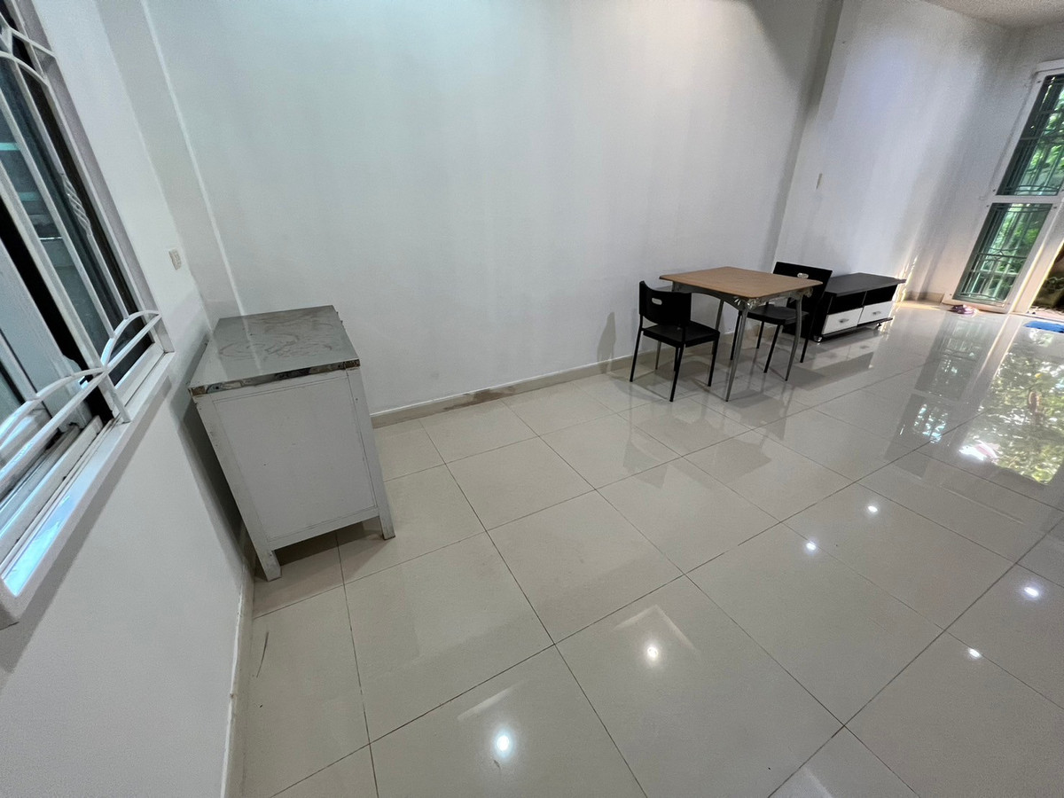 ให้เช่าทาวน์โฮมแจ้งวัฒนะ เมืองทอง : ทาวน์โฮม ซอยติวานนท์-ปากเกร็ด22 มีเฟอร์ 3ห้องนอน 2ห้องน้ำ