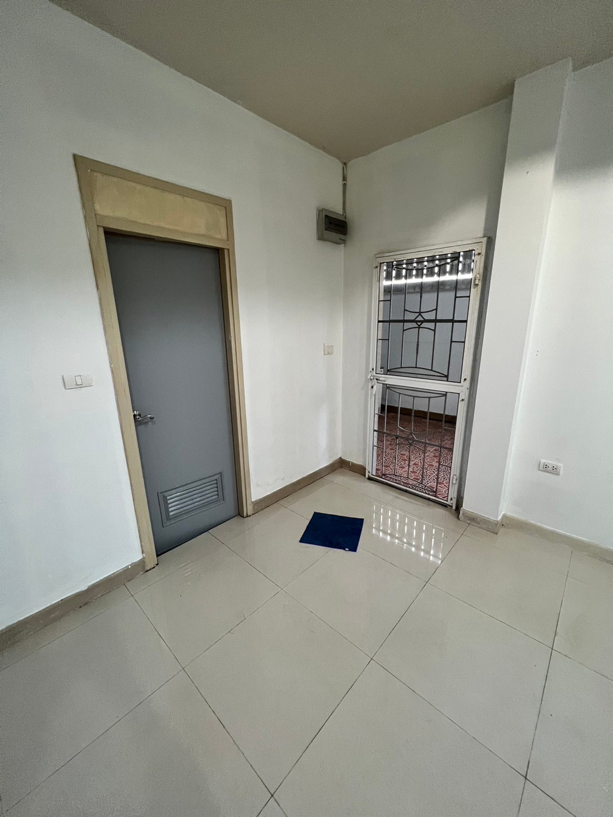 ให้เช่าทาวน์โฮมแจ้งวัฒนะ เมืองทอง : ทาวน์โฮม ซอยติวานนท์-ปากเกร็ด22 มีเฟอร์ 3ห้องนอน 2ห้องน้ำ