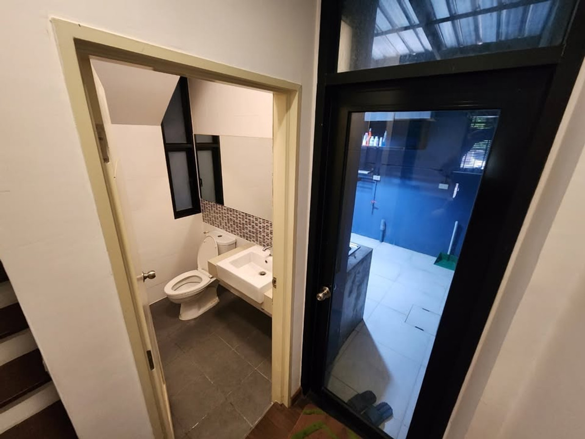 For RentTownhomeChaengwatana, Muangthong : Chaengwattana Zone with pet friendly This project is closest to the expressway in 2 minutes. 4-storey townhouse, 3 bedrooms, fully furnished, air-conditioned