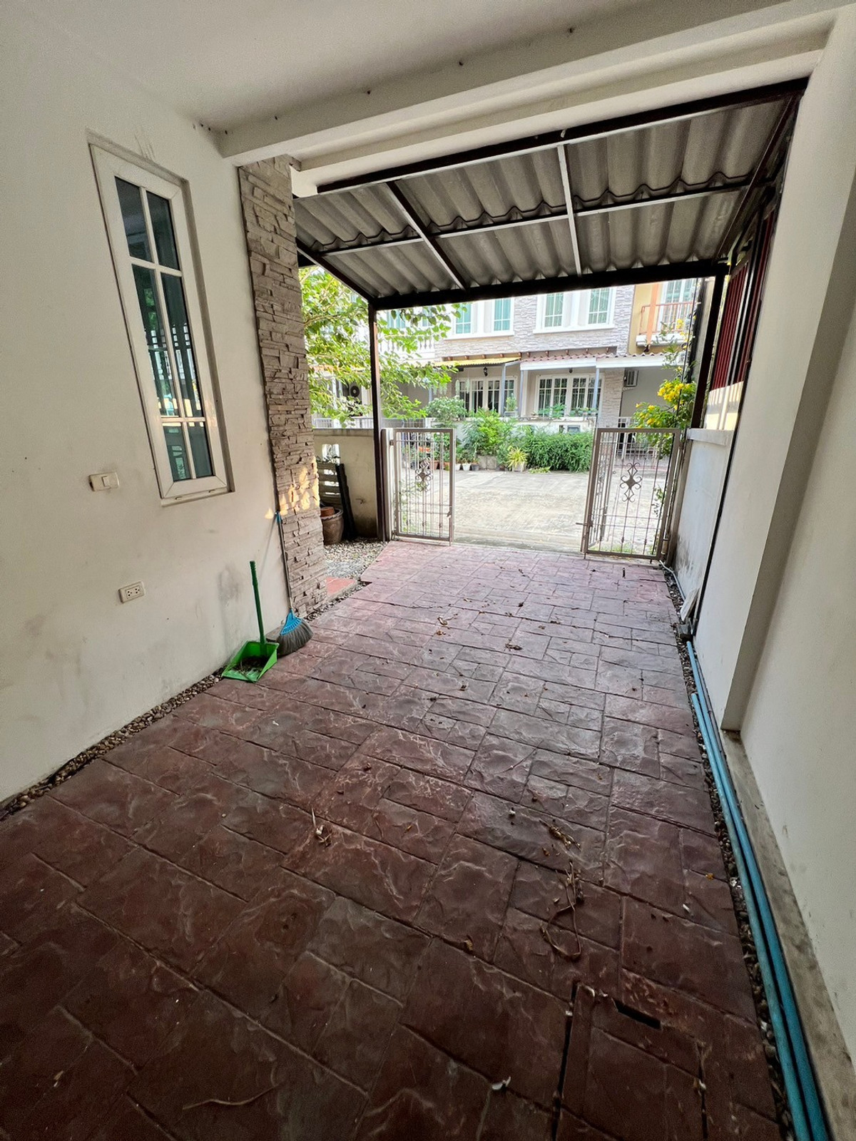 ให้เช่าทาวน์โฮมแจ้งวัฒนะ เมืองทอง : ทาวน์โฮม ซอยติวานนท์-ปากเกร็ด22 มีเฟอร์ 3ห้องนอน 2ห้องน้ำ